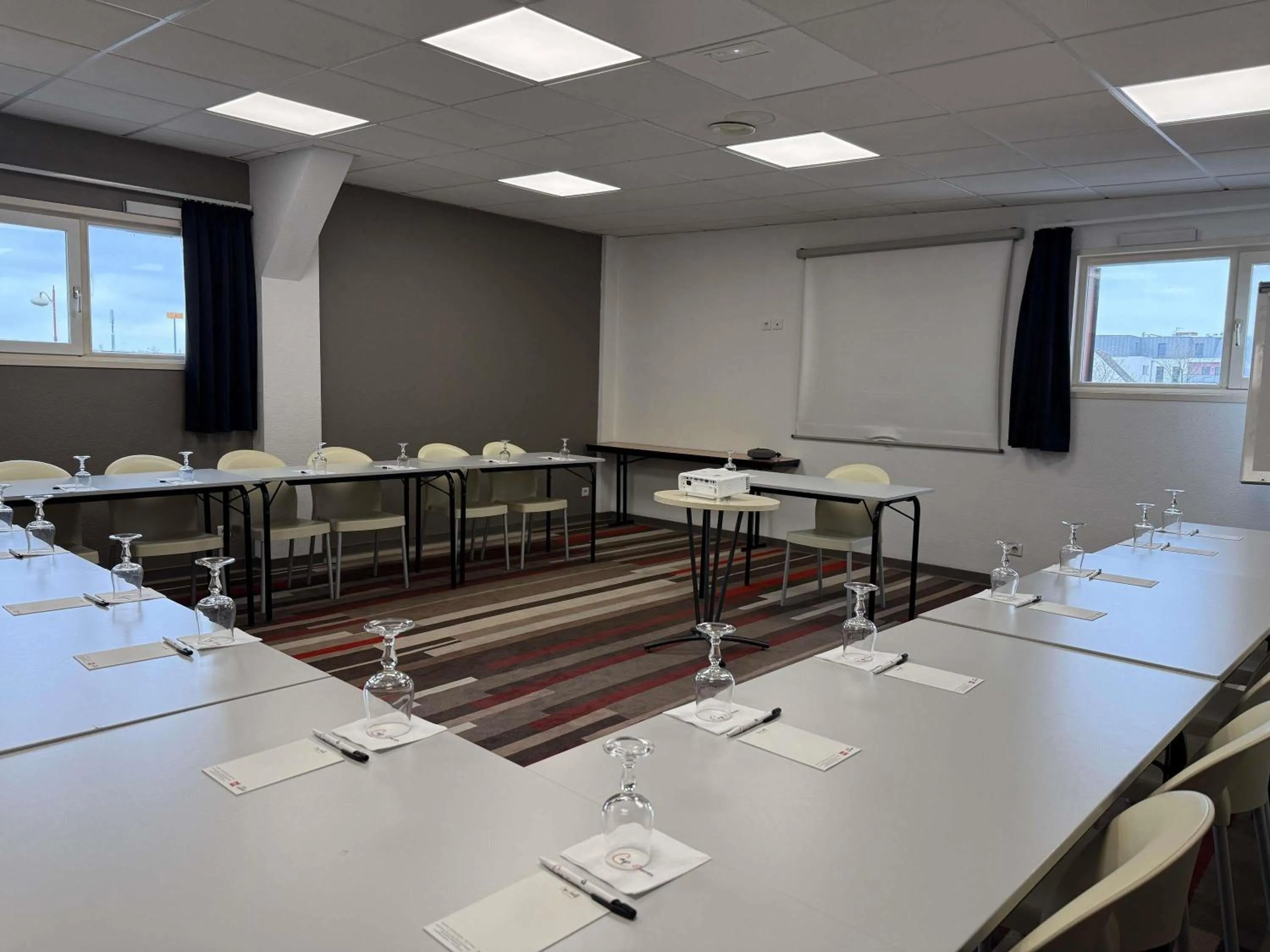 Meeting/conference room in ibis Rennes Beaulieu