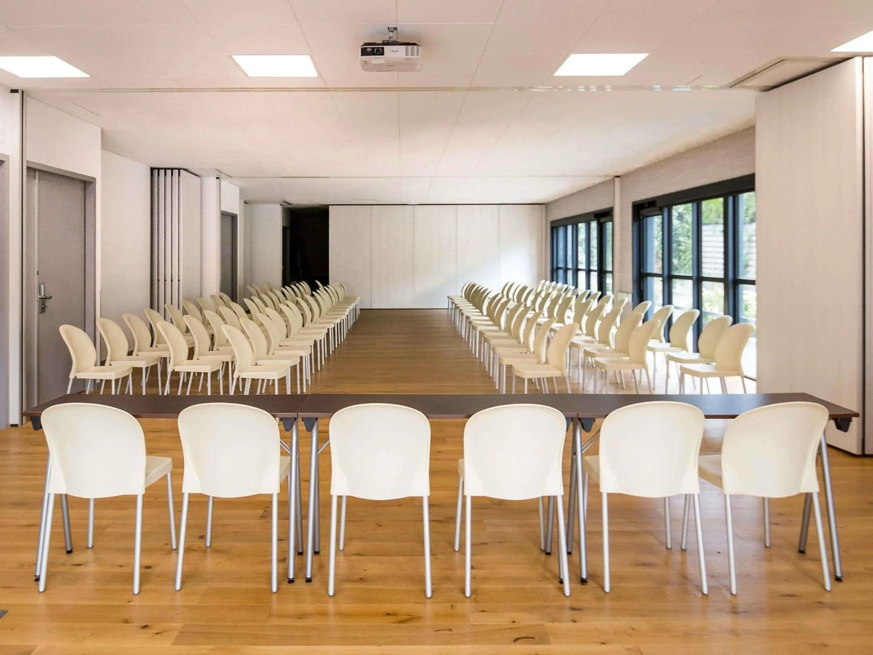 Meeting/conference room in ibis Rennes Beaulieu