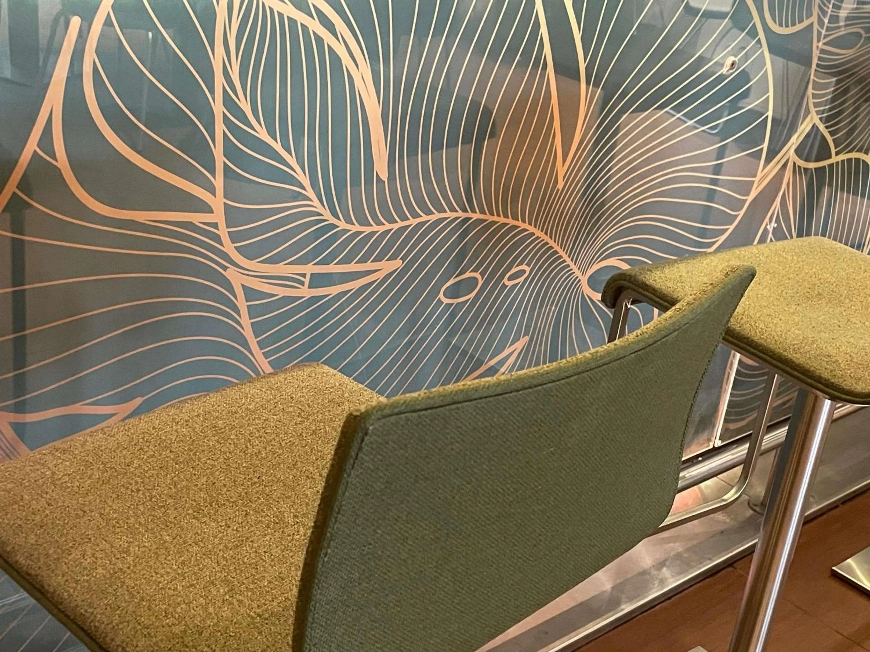 Lounge or bar in ibis Paris Montmartre Sacré-Coeur