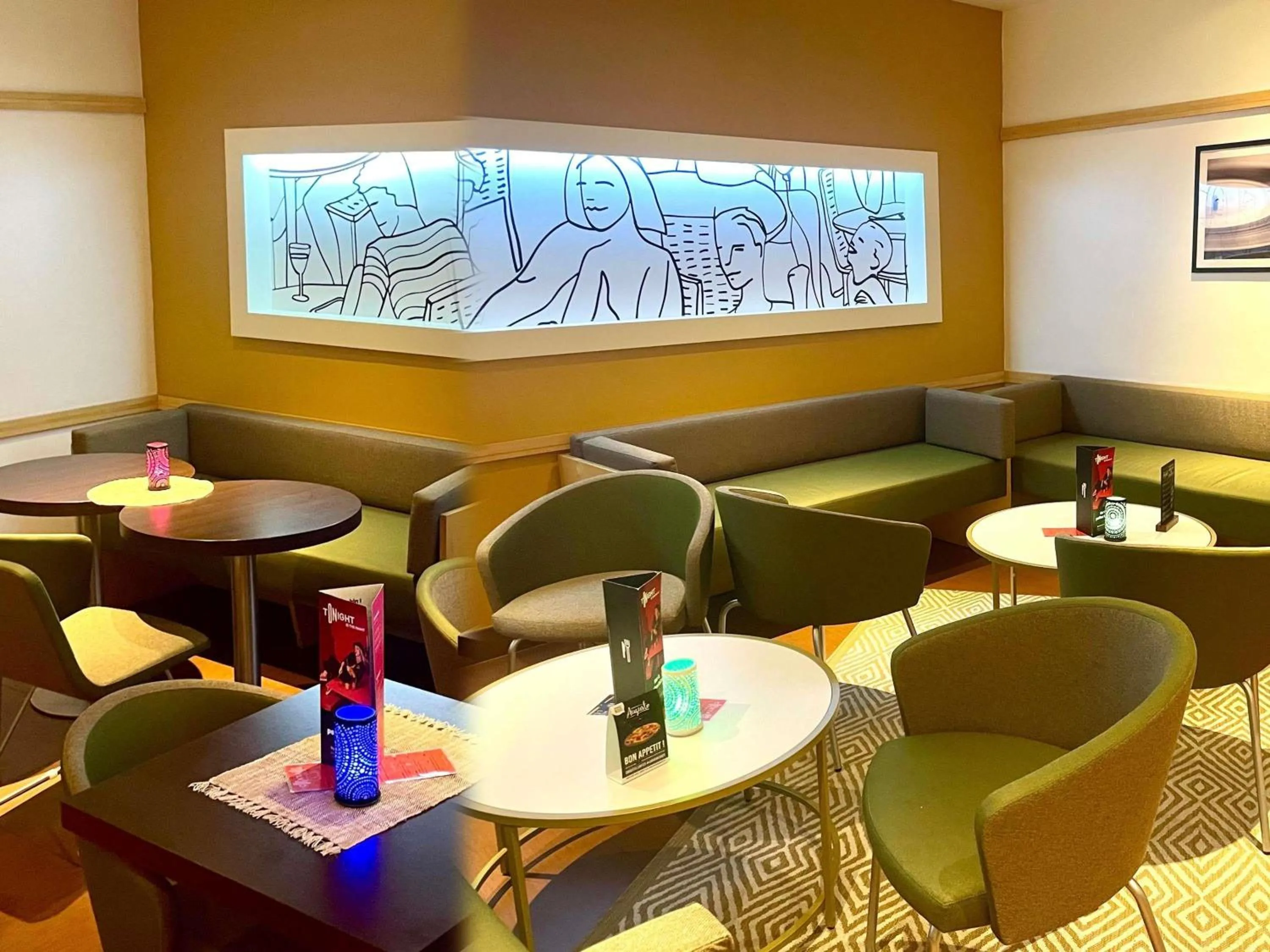 Lounge or bar in ibis Paris Montmartre Sacré-Coeur