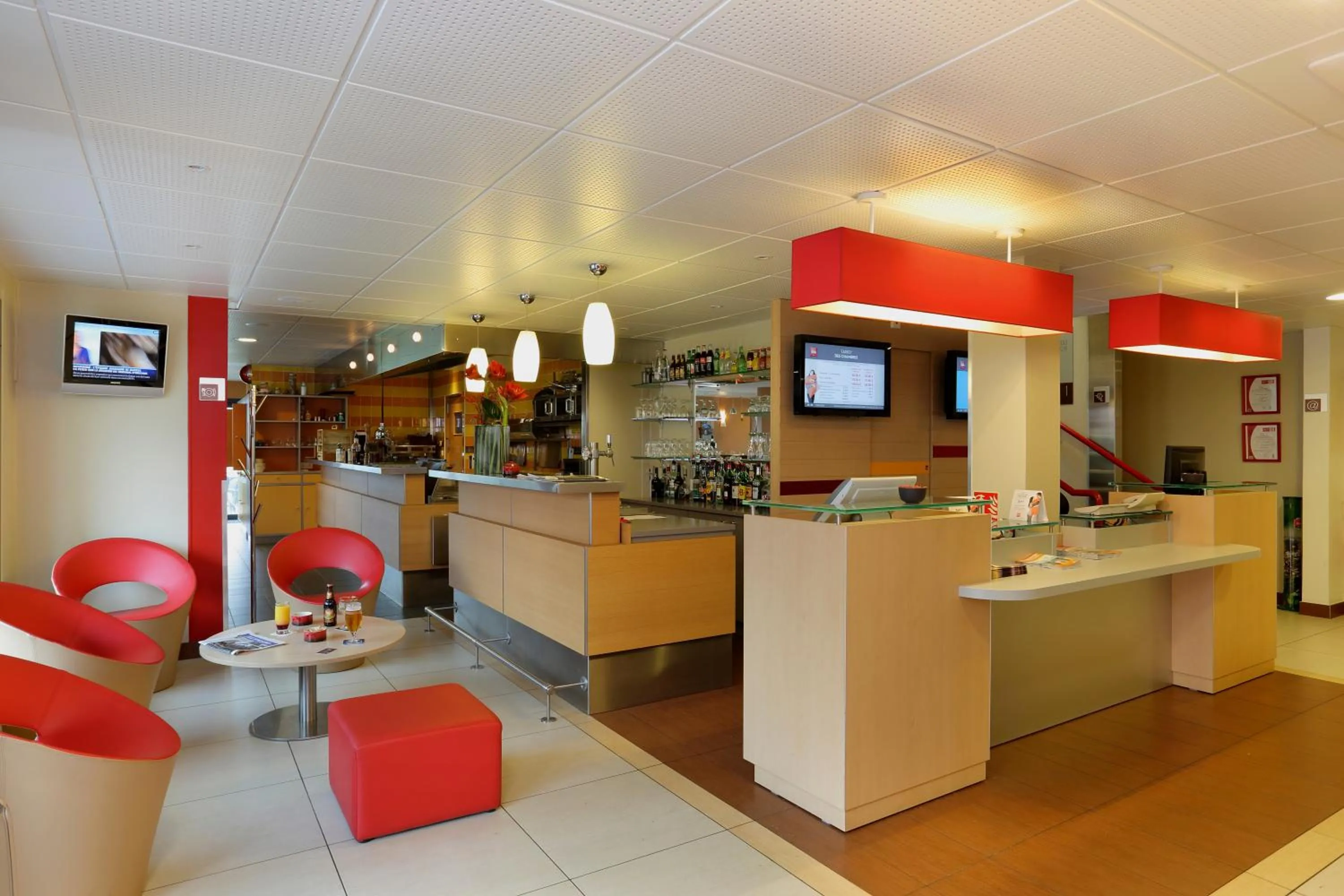 Lounge or bar in ibis Le Mans Est Pontlieue