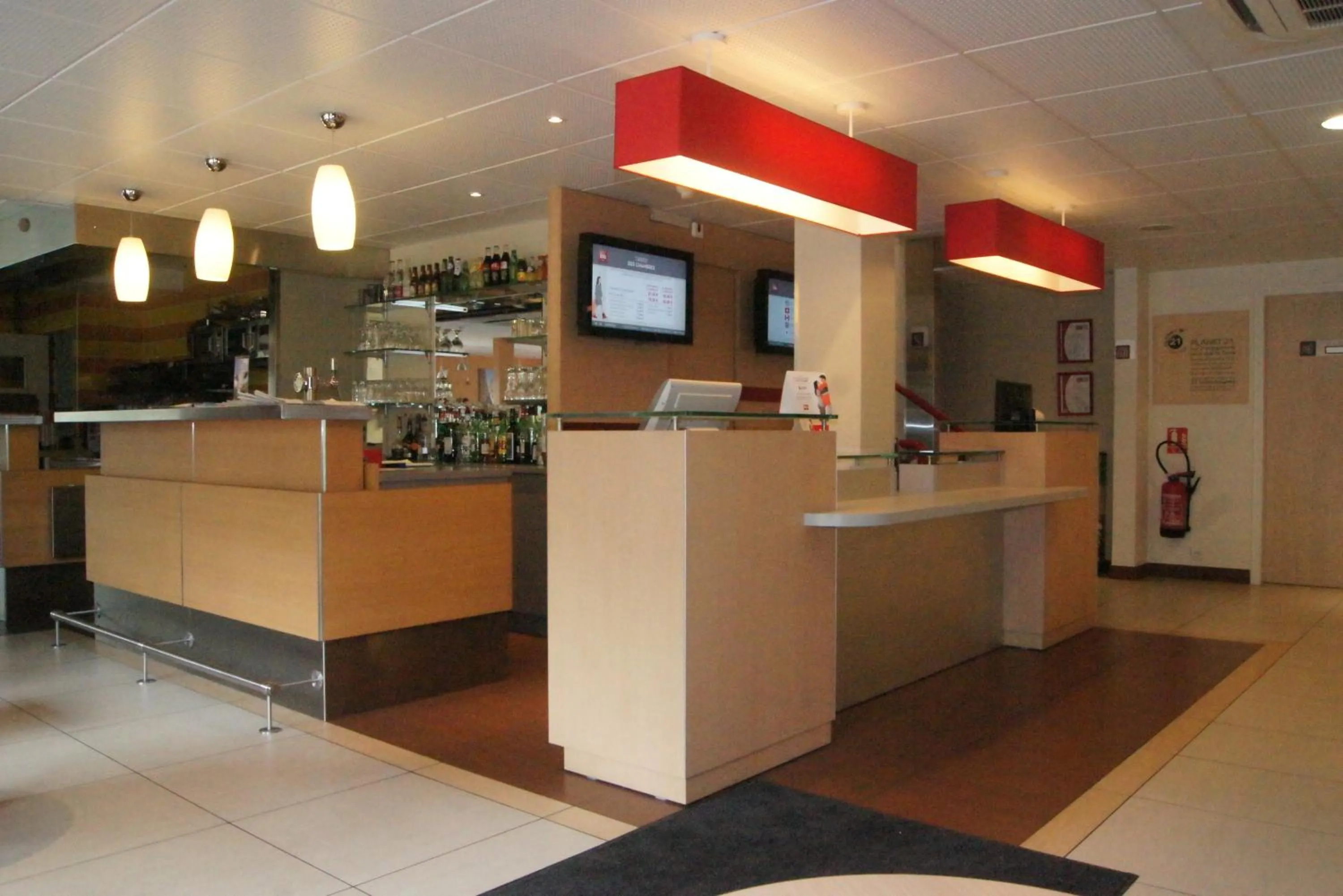 Lounge or bar in ibis Le Mans Est Pontlieue