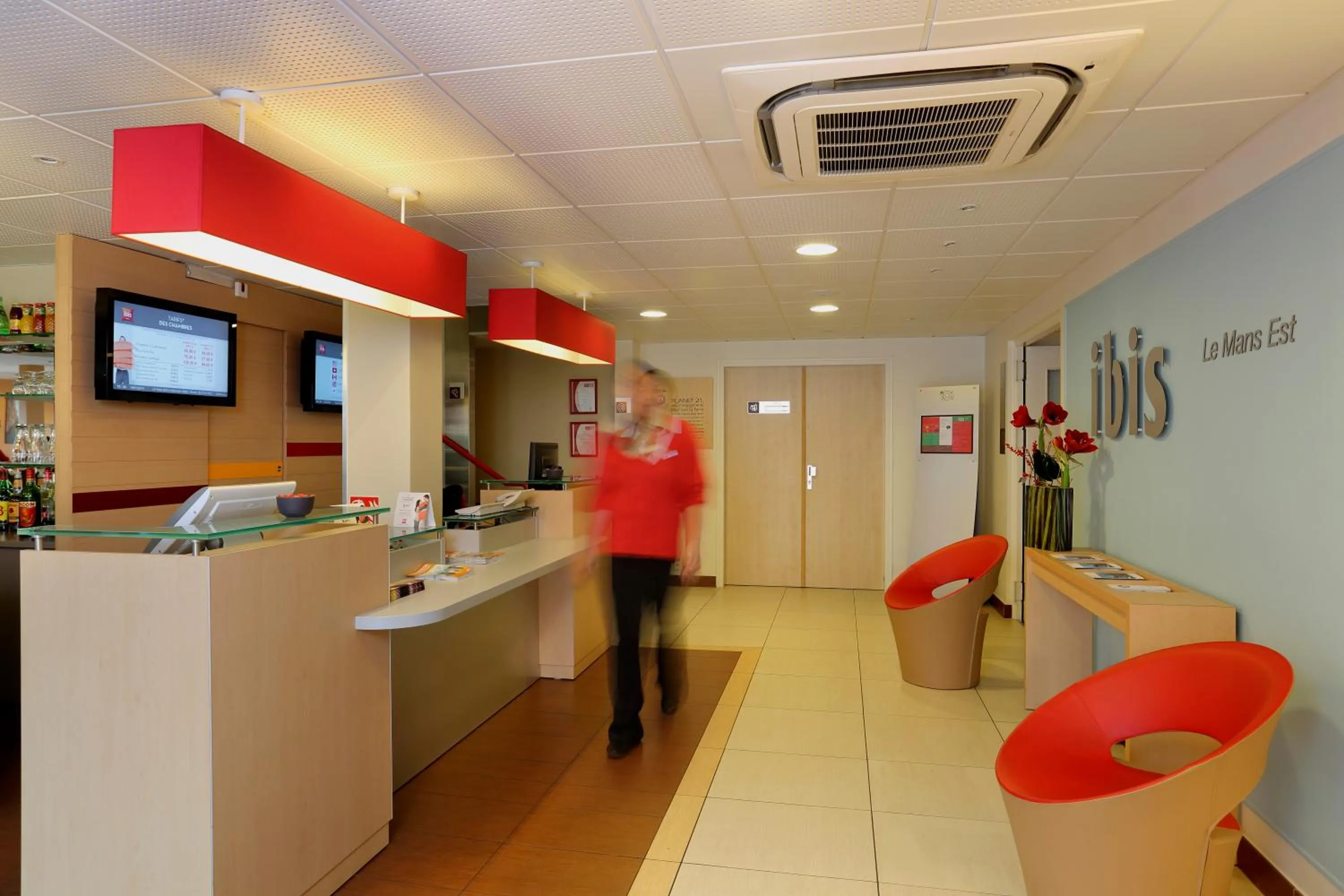 Lobby or reception in ibis Le Mans Est Pontlieue