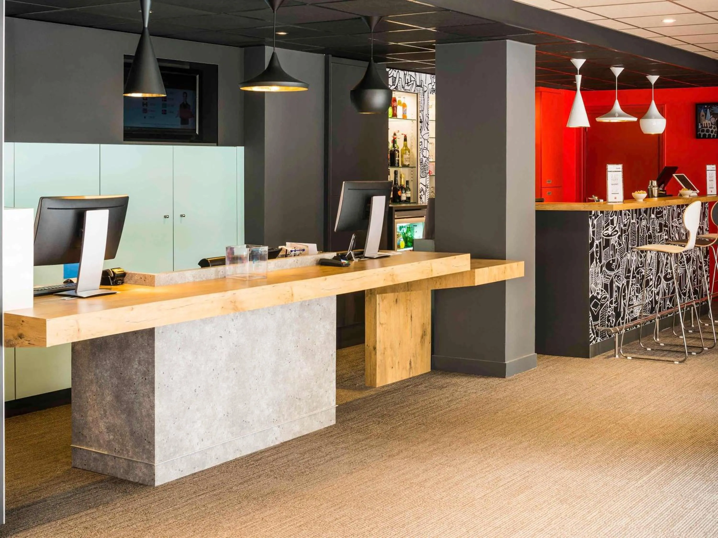 Property building in ibis Paris Pont de Suresnes Longchamp