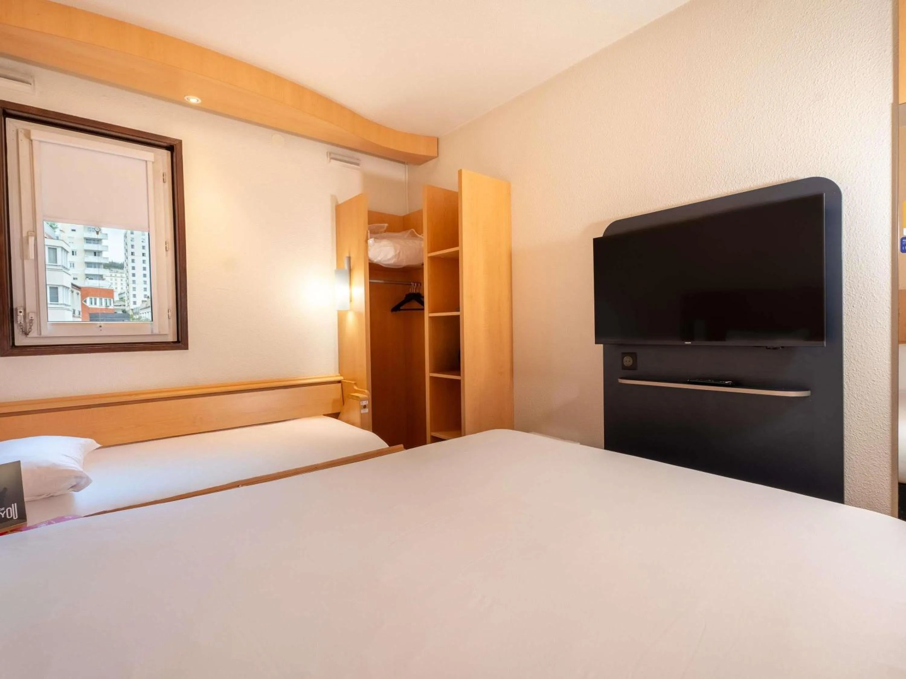 Bedroom, Bed in ibis Paris Pont de Suresnes Longchamp