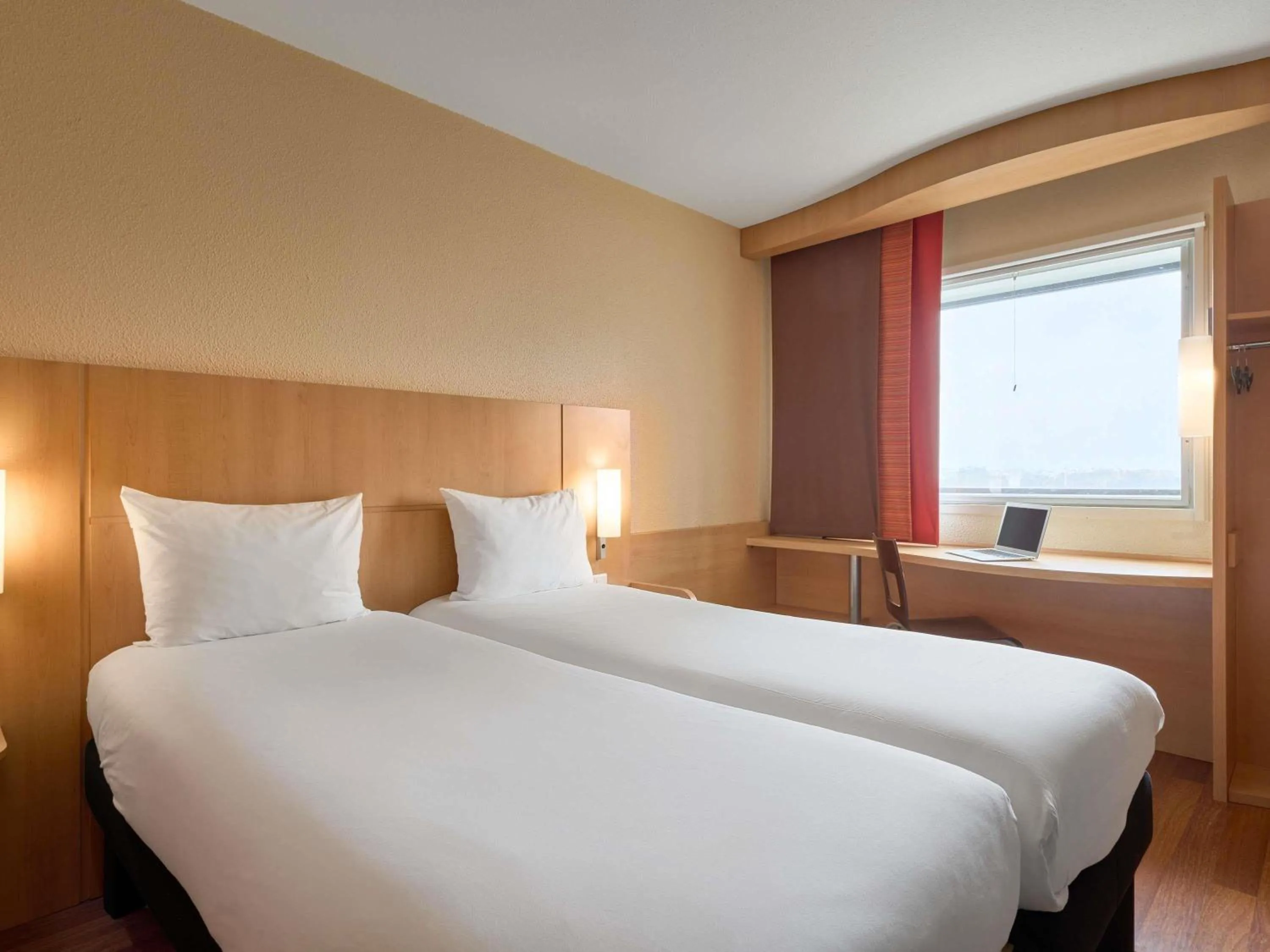 Bedroom, Bed in ibis Paris la Défense Esplanade