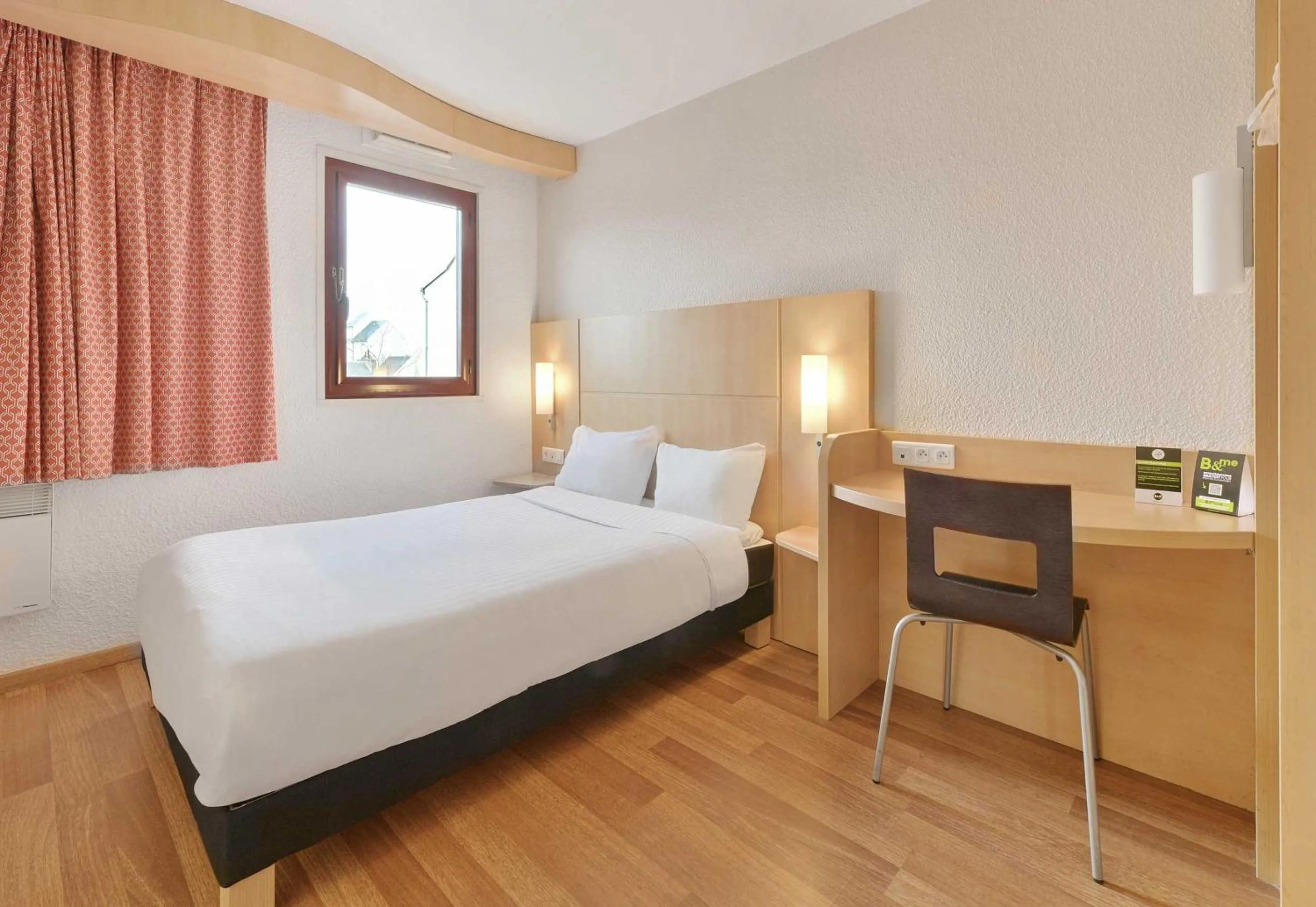 Bedroom, Bed in B&B HOTEL Le Mans Centre Cathédrale