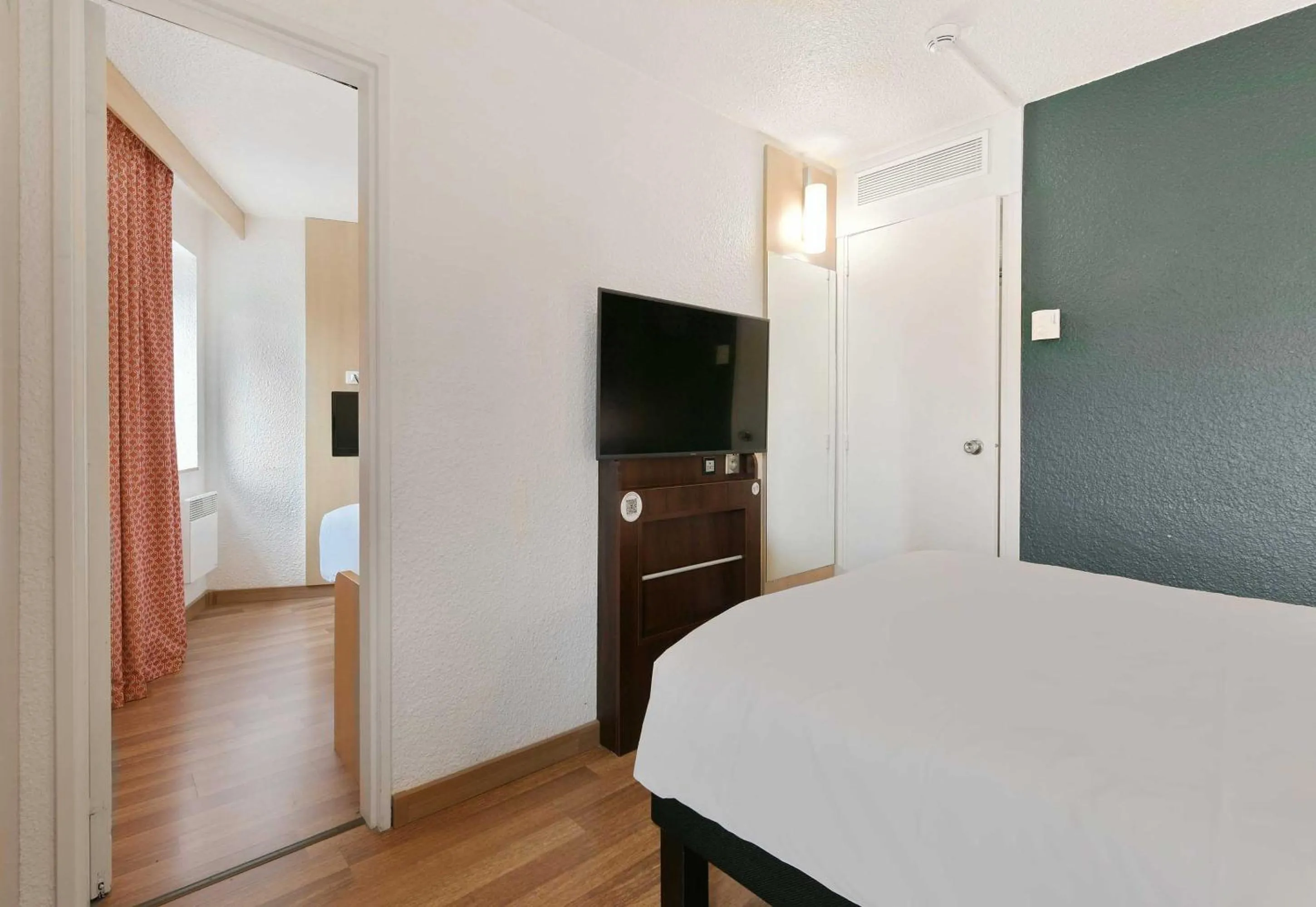 Bedroom, Bed in B&B HOTEL Le Mans Centre Cathédrale