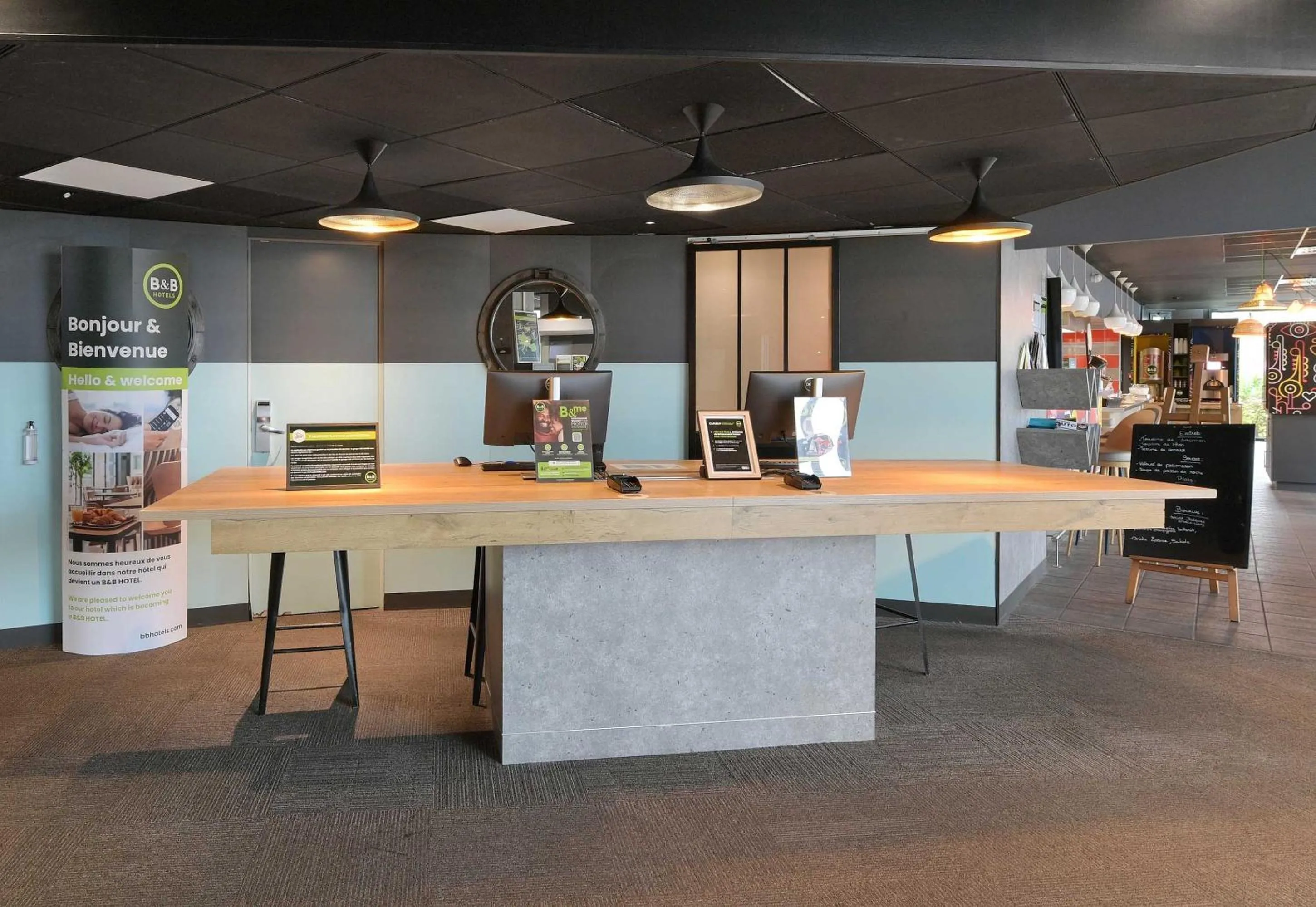 Lobby or reception in B&B HOTEL Le Mans Centre Cathédrale