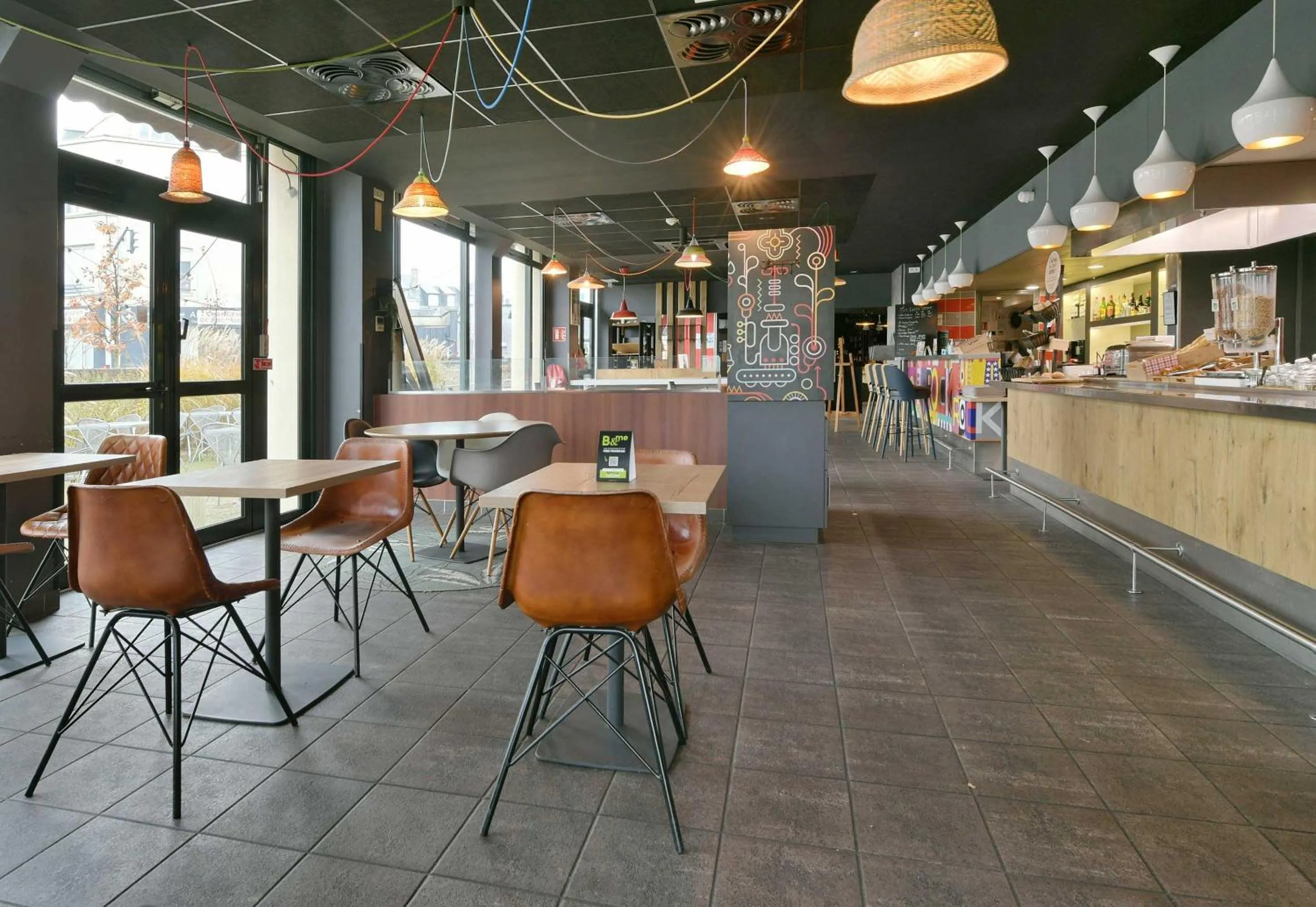 Restaurant/places to eat in B&B HOTEL Le Mans Centre Cathédrale