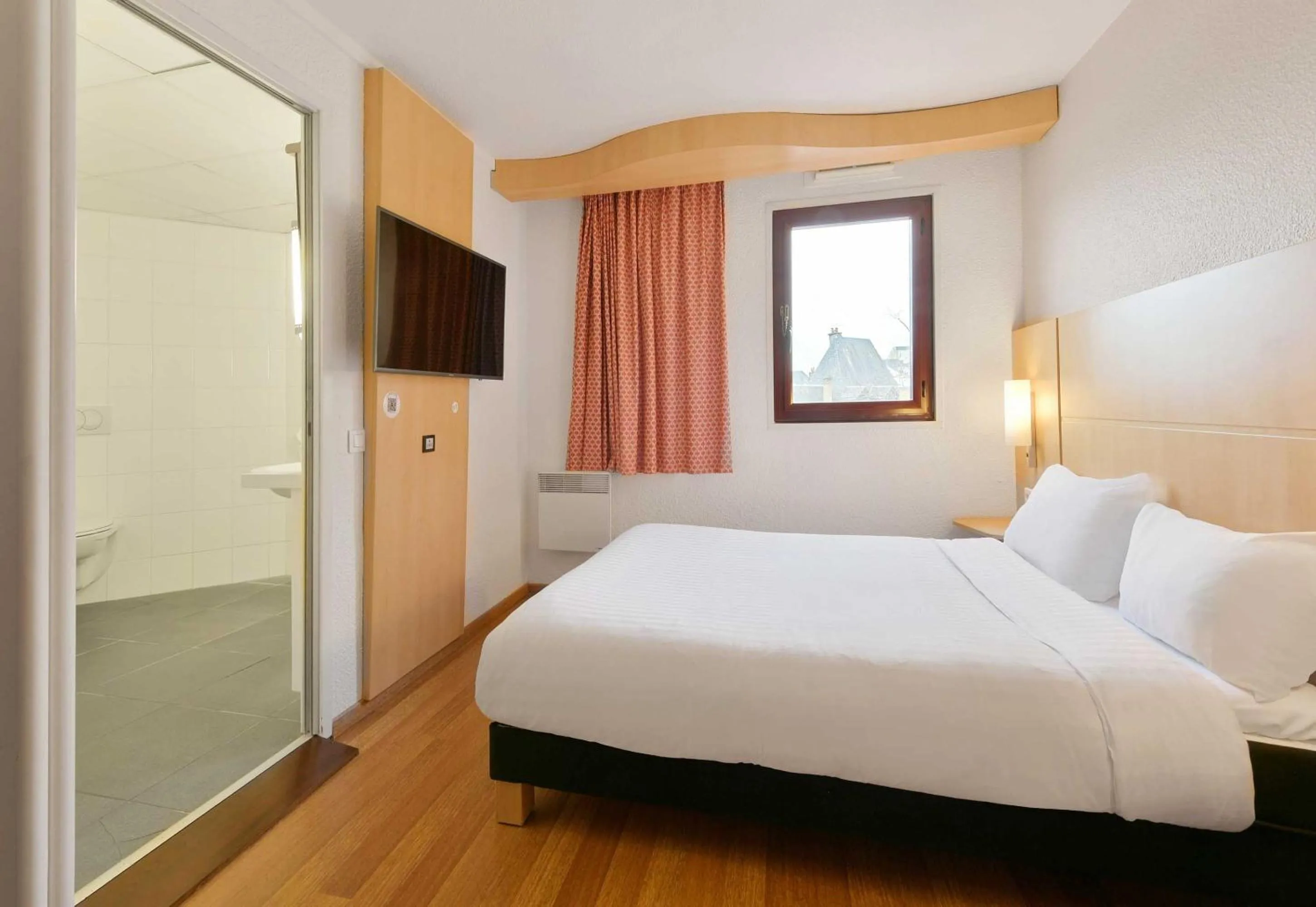 Bedroom, Bed in B&B HOTEL Le Mans Centre Cathédrale