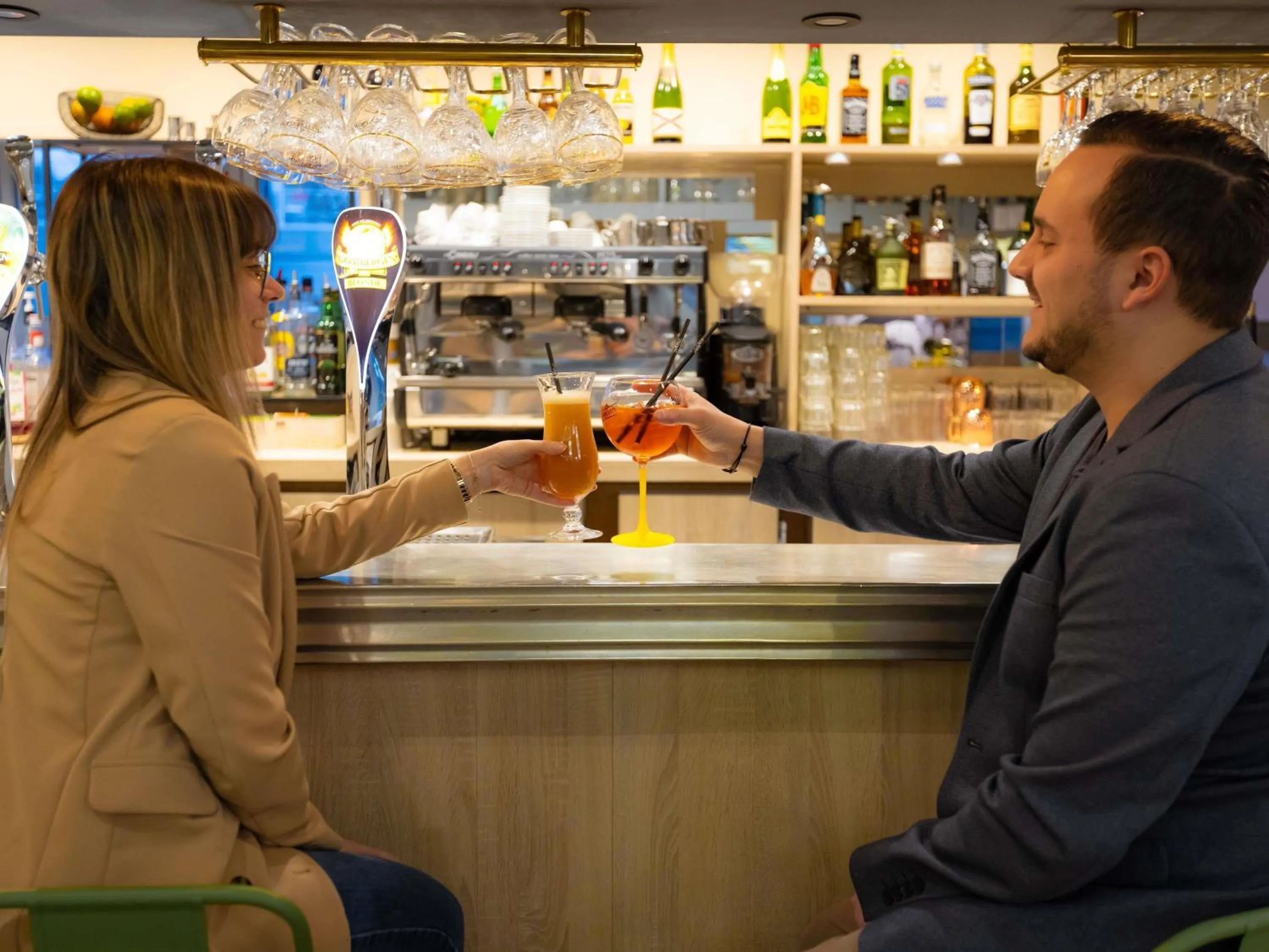 Lounge or bar in ibis Besançon Centre la City