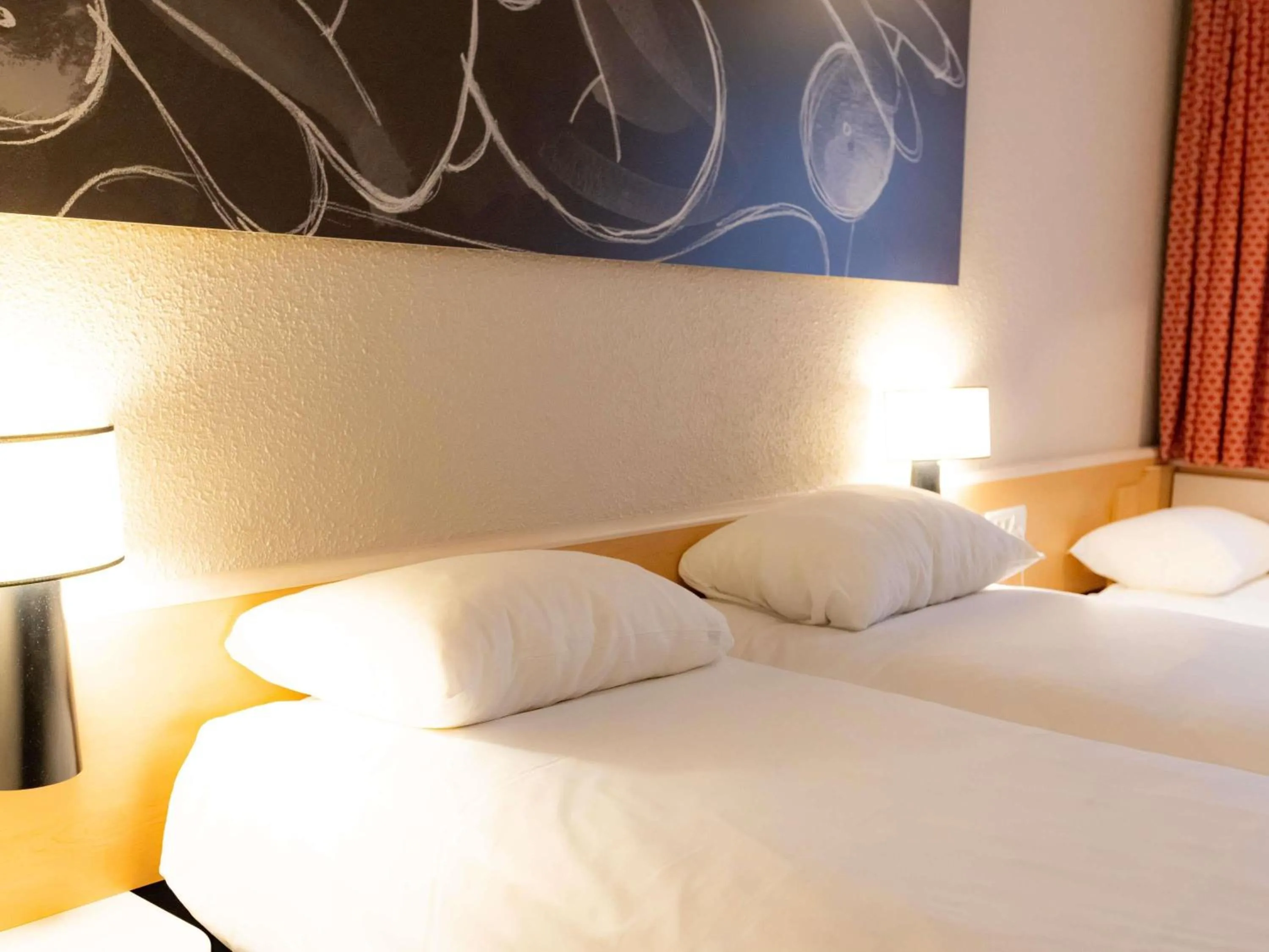 Bedroom, Bed in ibis Besançon Centre la City