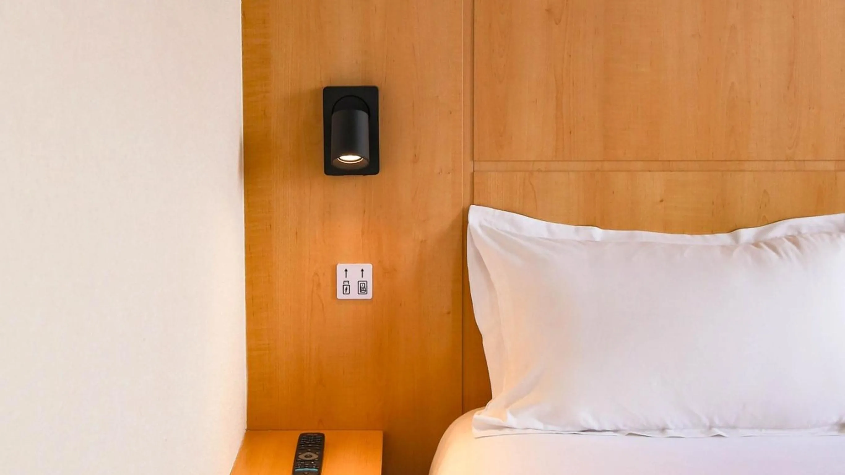 Bedroom, Bed in easyHotel Nice Old Town