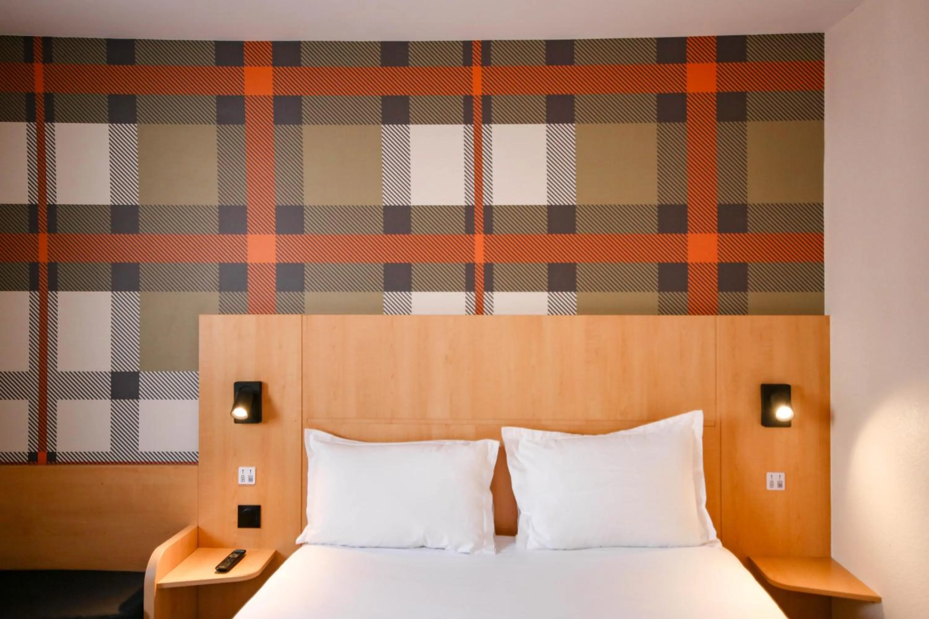 Bedroom, Bed in easyHotel Nice Old Town