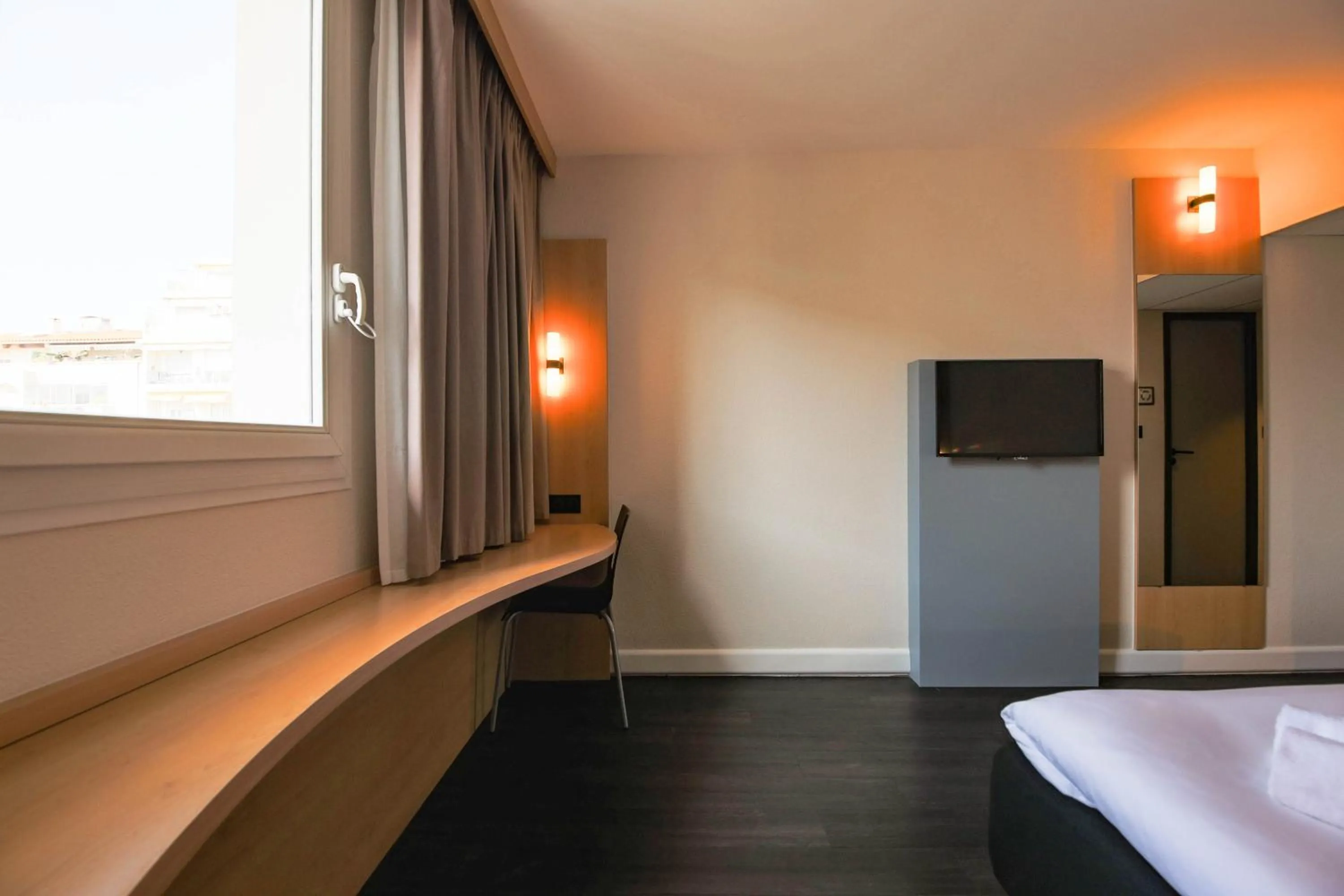 TV and multimedia, Bed in easyHotel Nice Old Town