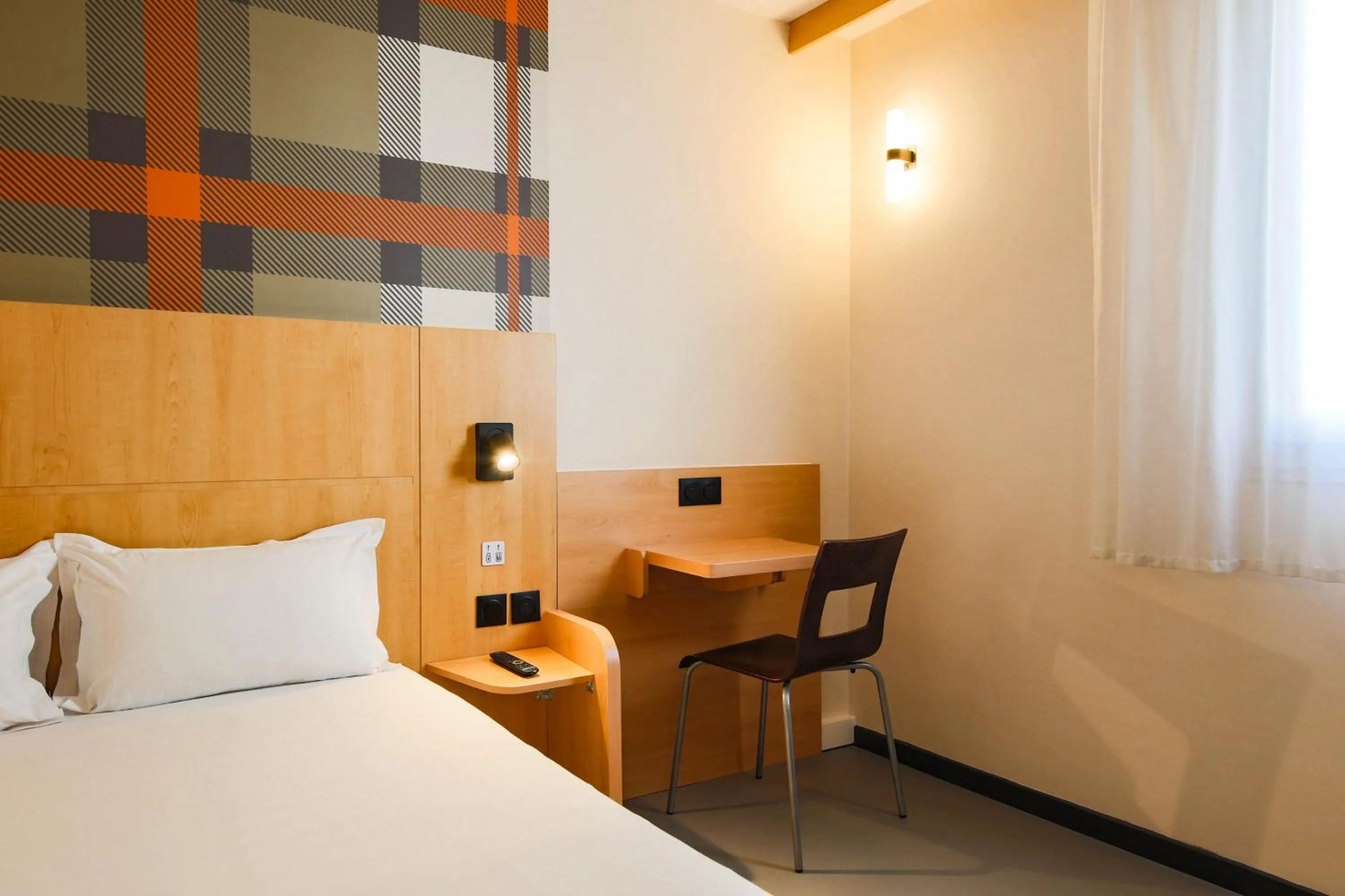 Bedroom, Bed in easyHotel Nice Old Town