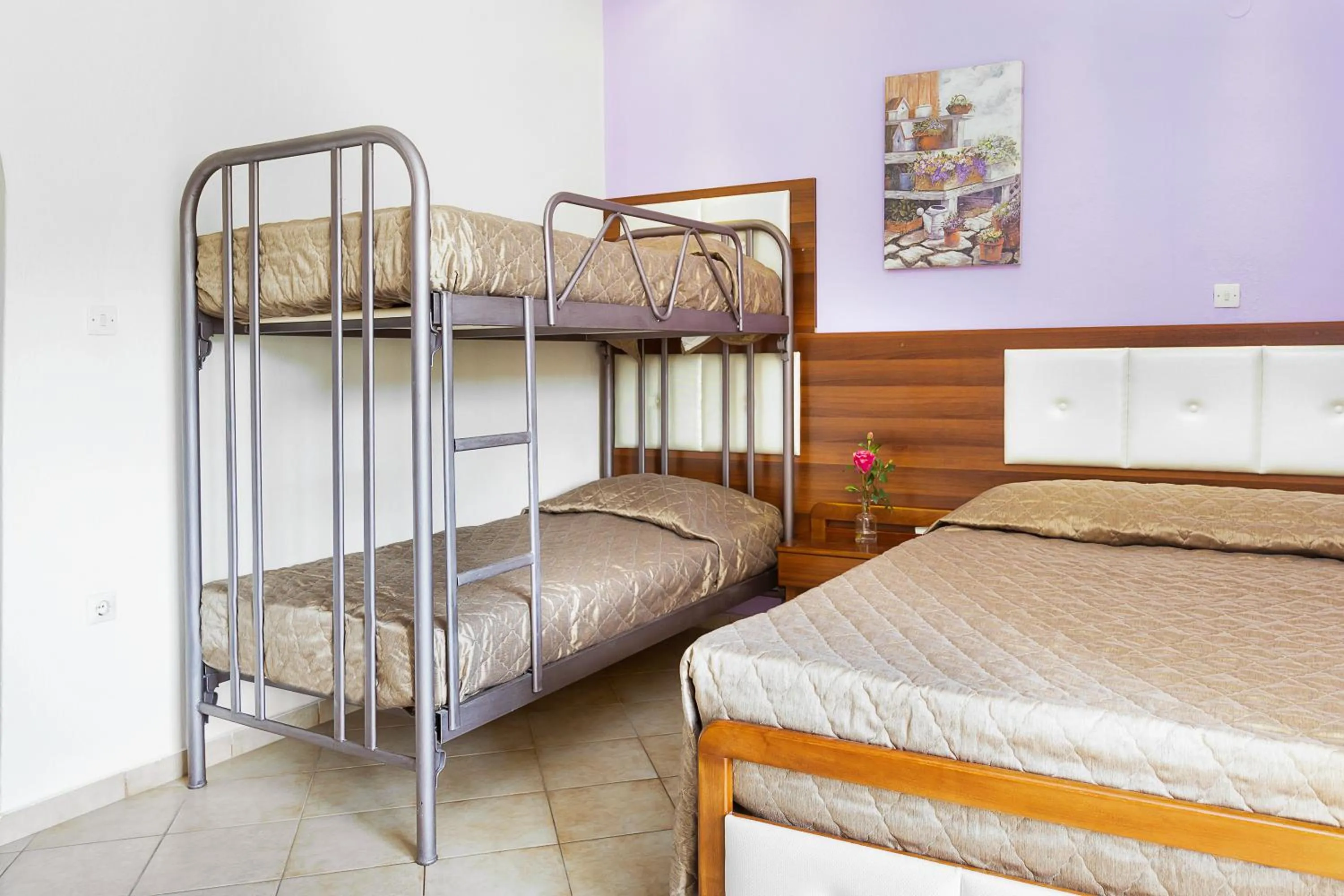 bunk bed in Lemon Garden