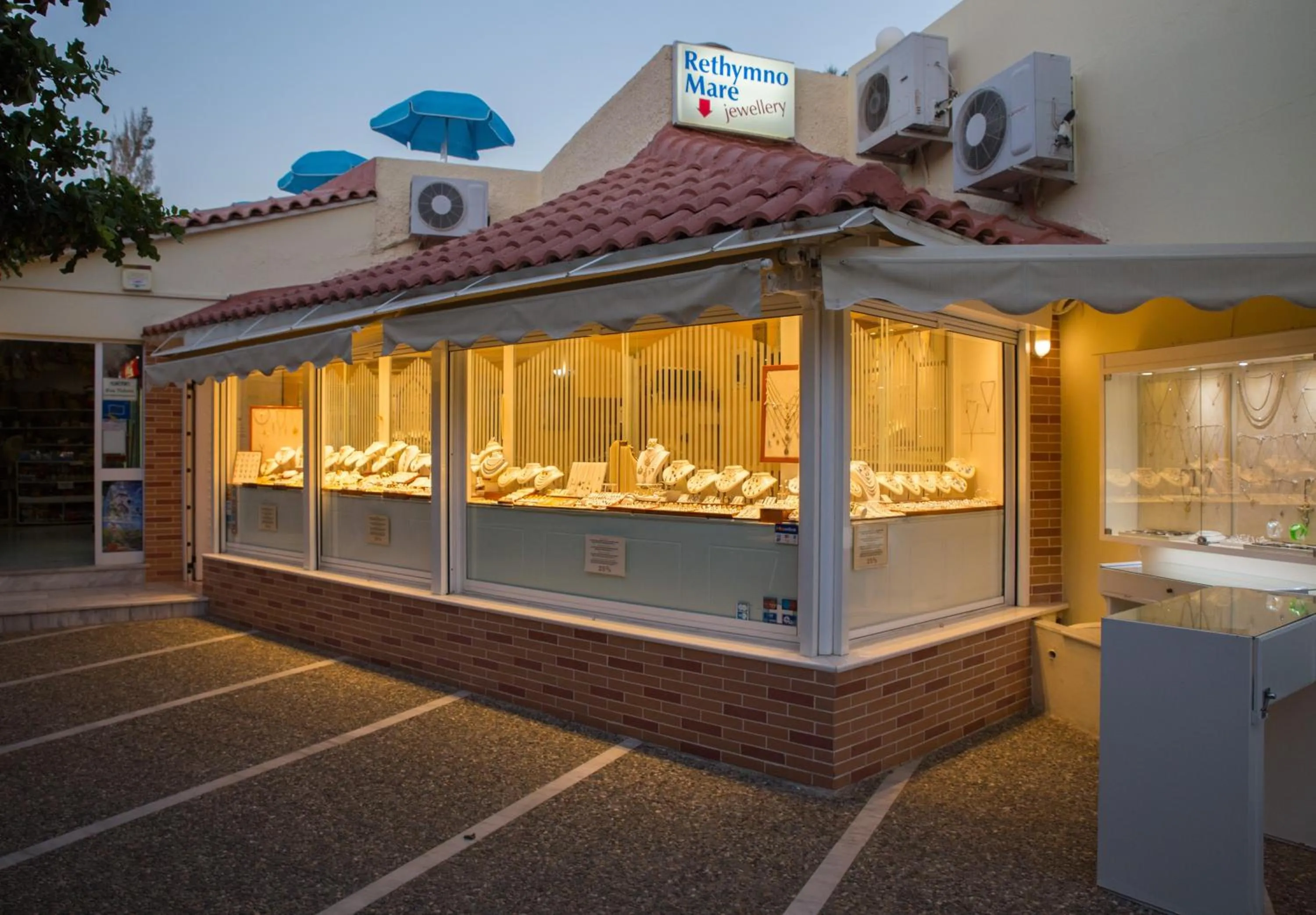 On-site shops in Rethymno Mare Royal & Water Park