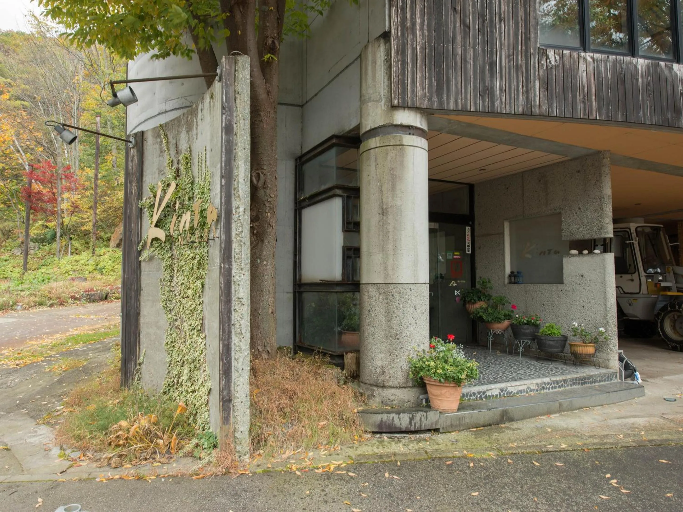 Property building in the Kinta Naeba