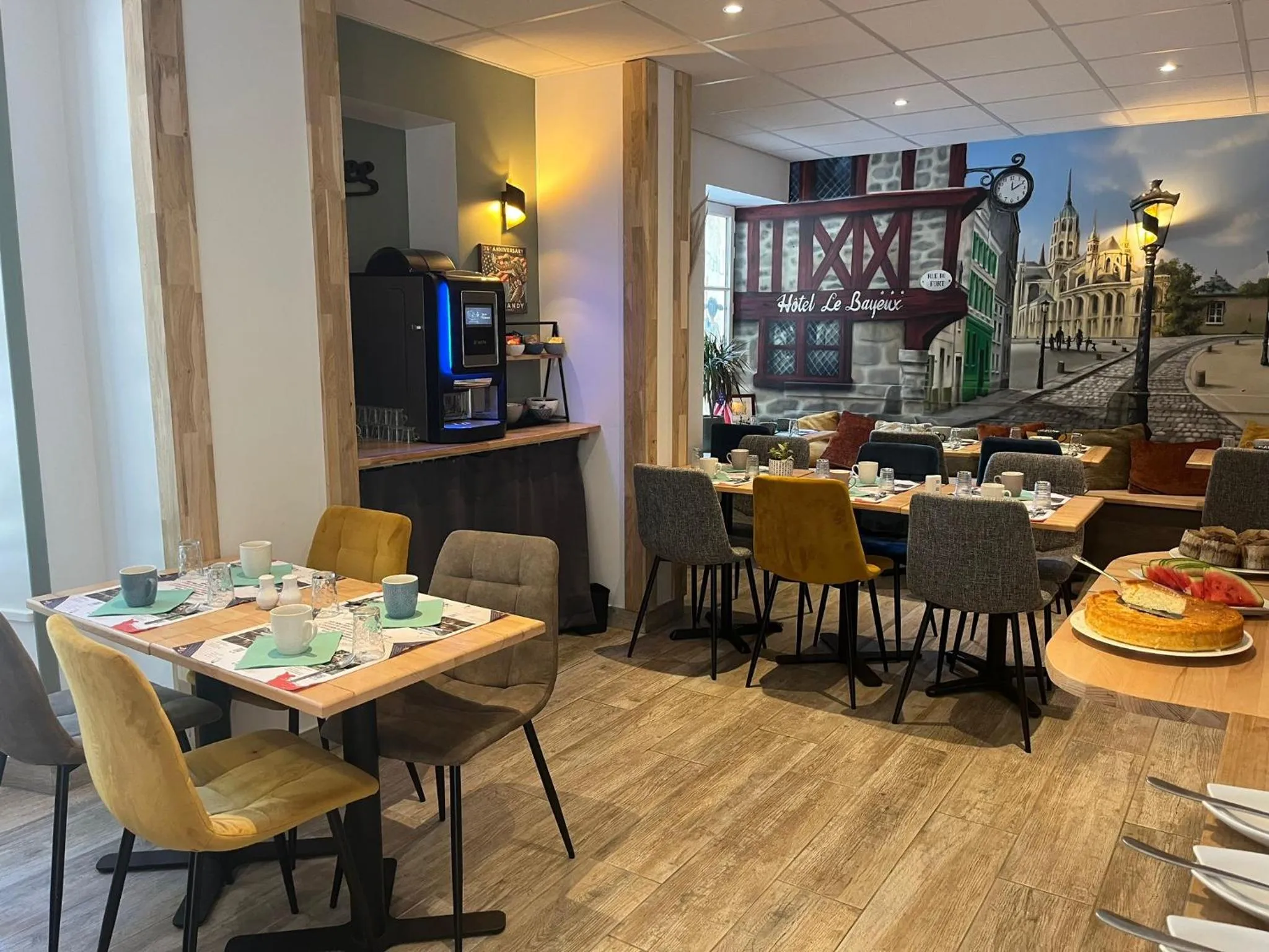 Breakfast in Hôtel Le Bayeux