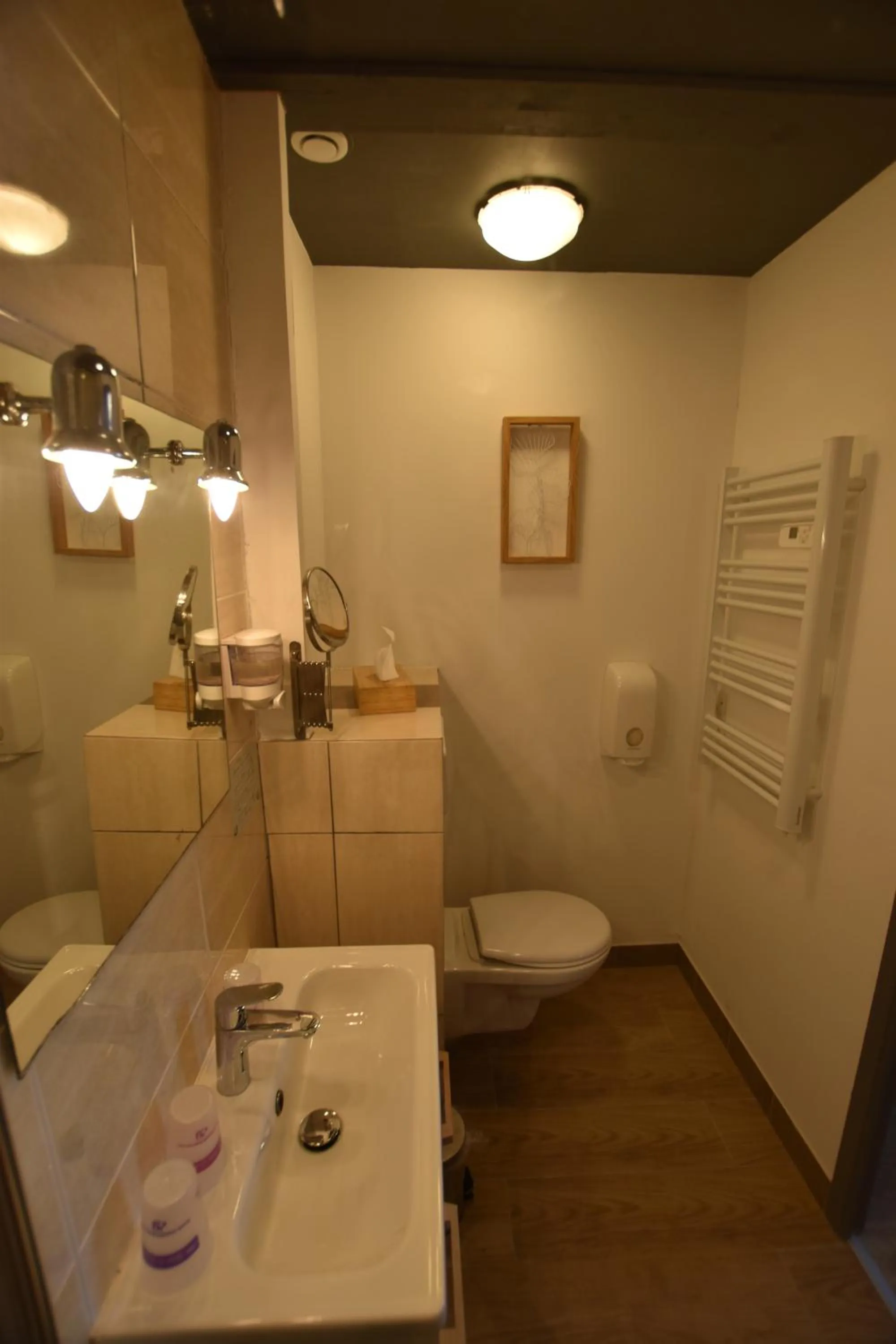 Bathroom in Hôtel Le Bayeux