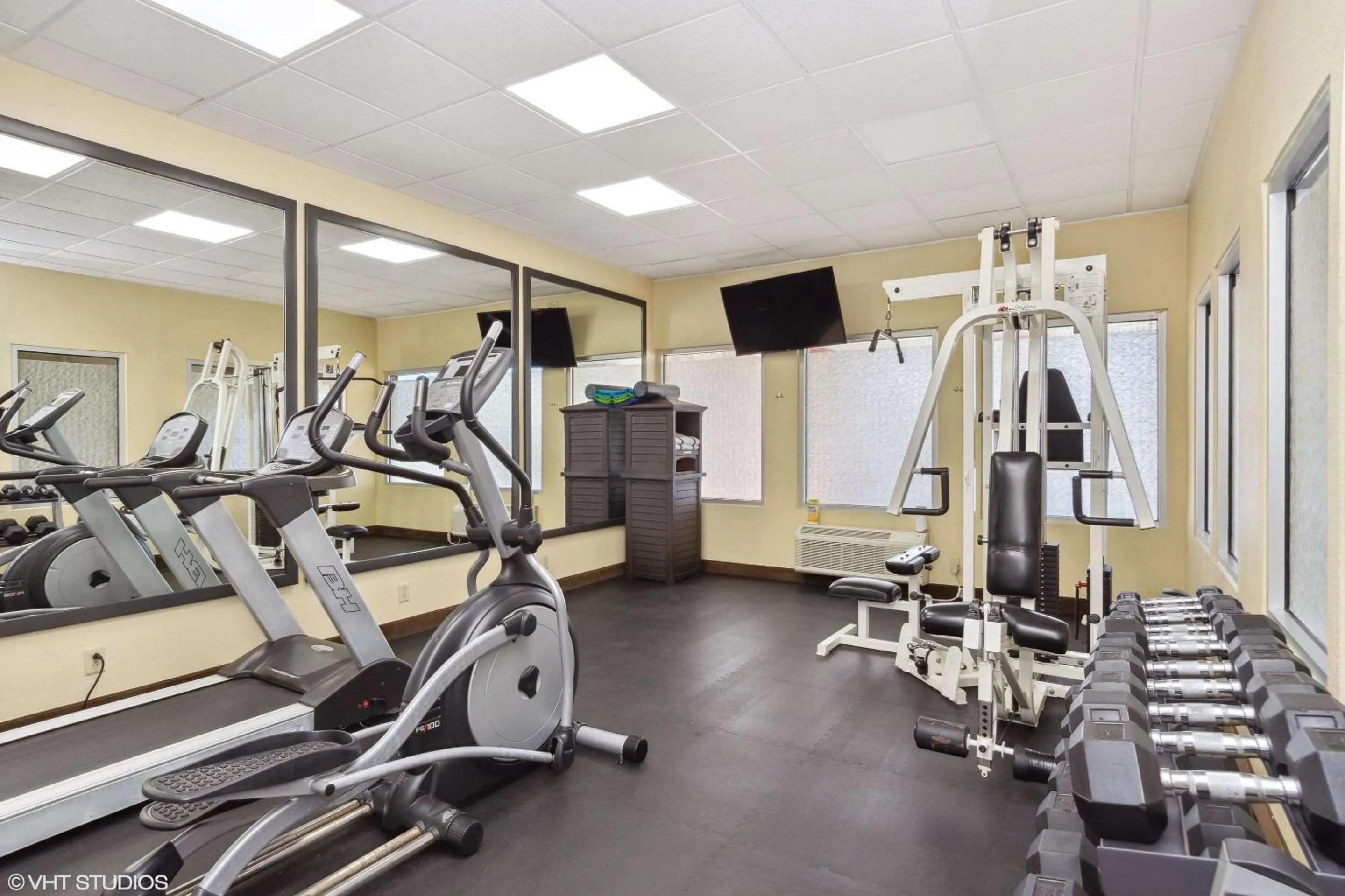 Fitness centre/facilities in Quality Inn & Suites Morgantown - University Area