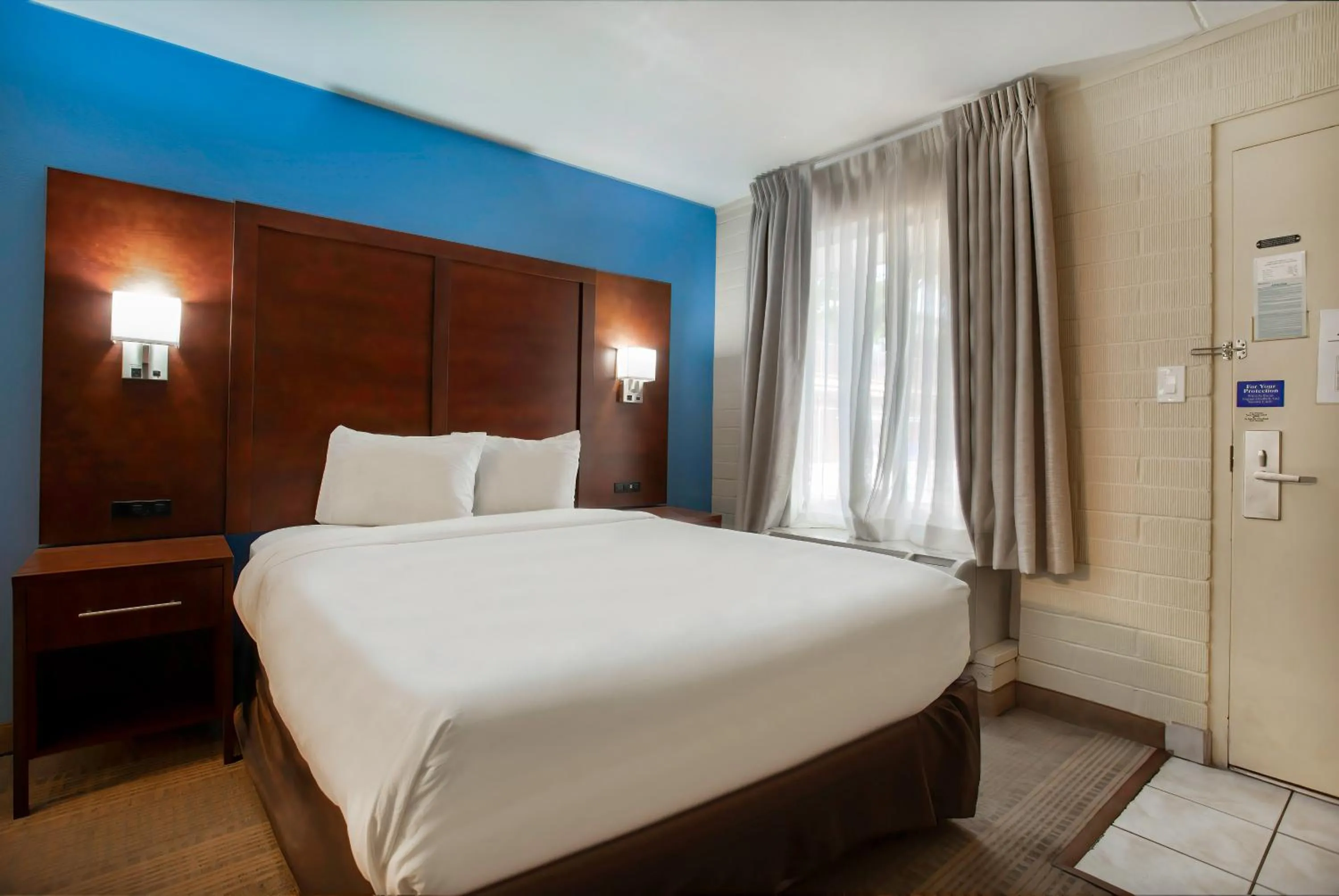 Bedroom in Studio 6 Suites Willcox AZ