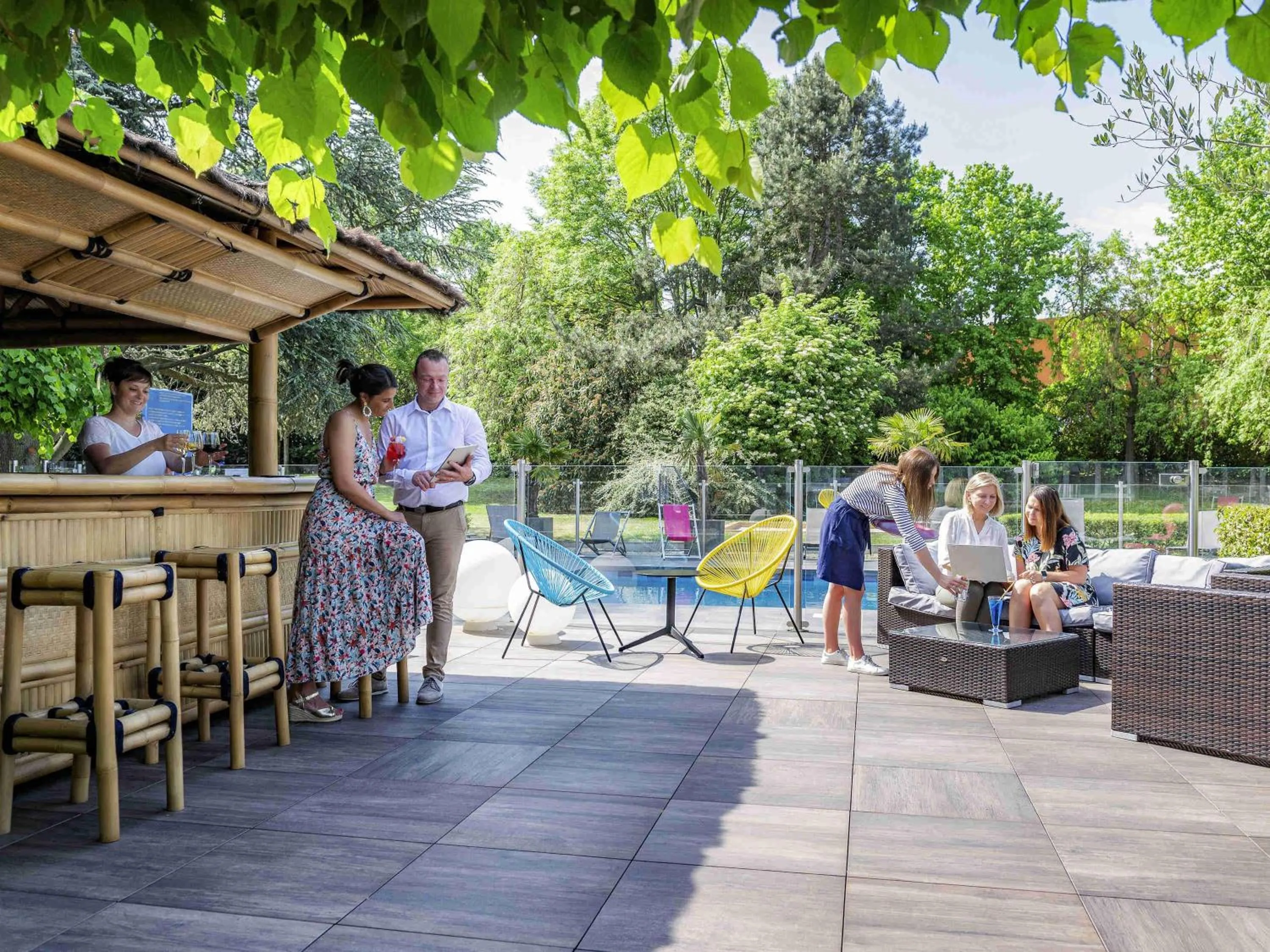 Lounge or bar in Novotel Lens Noyelles