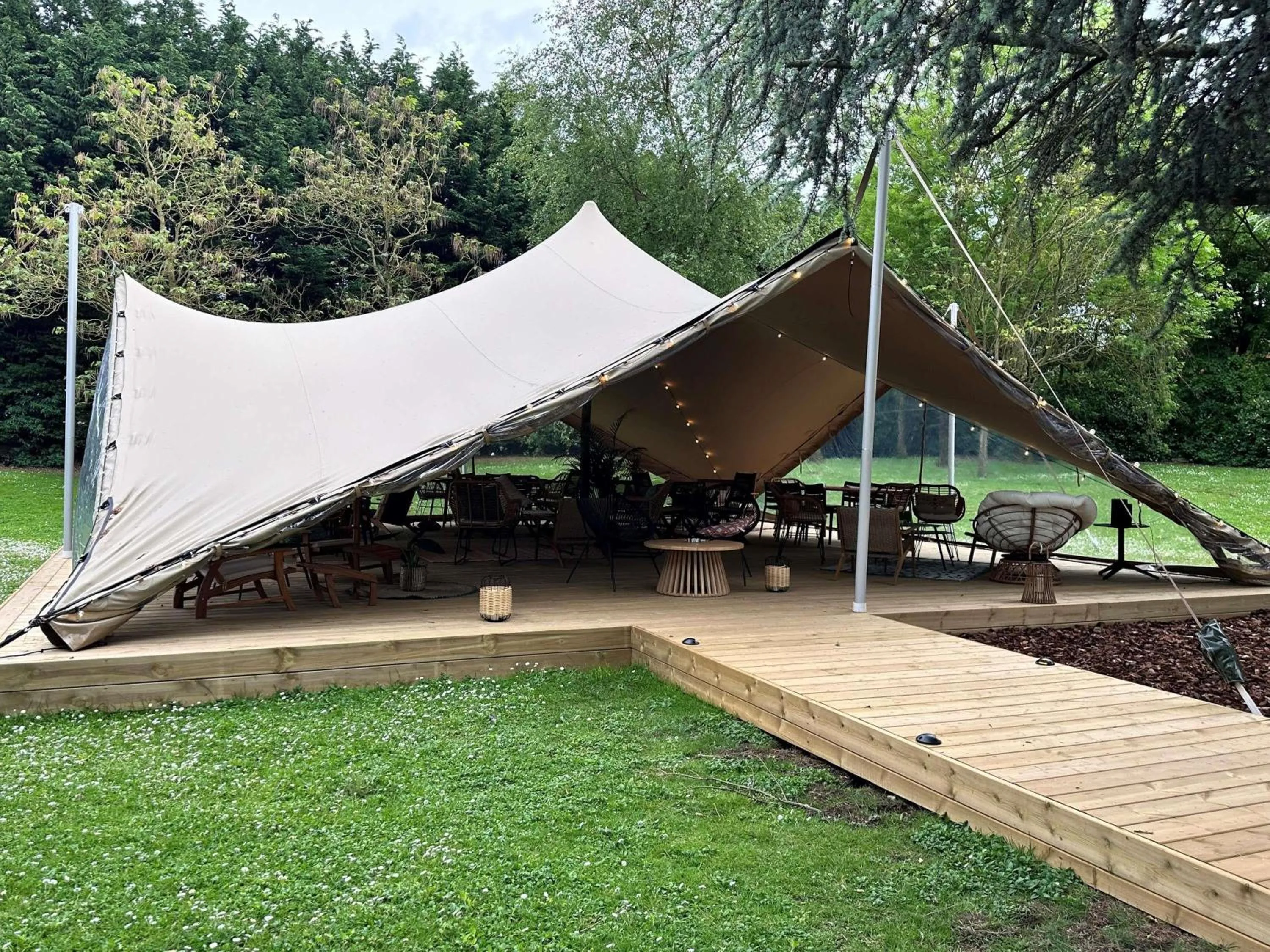 Lounge or bar in Novotel Lens Noyelles