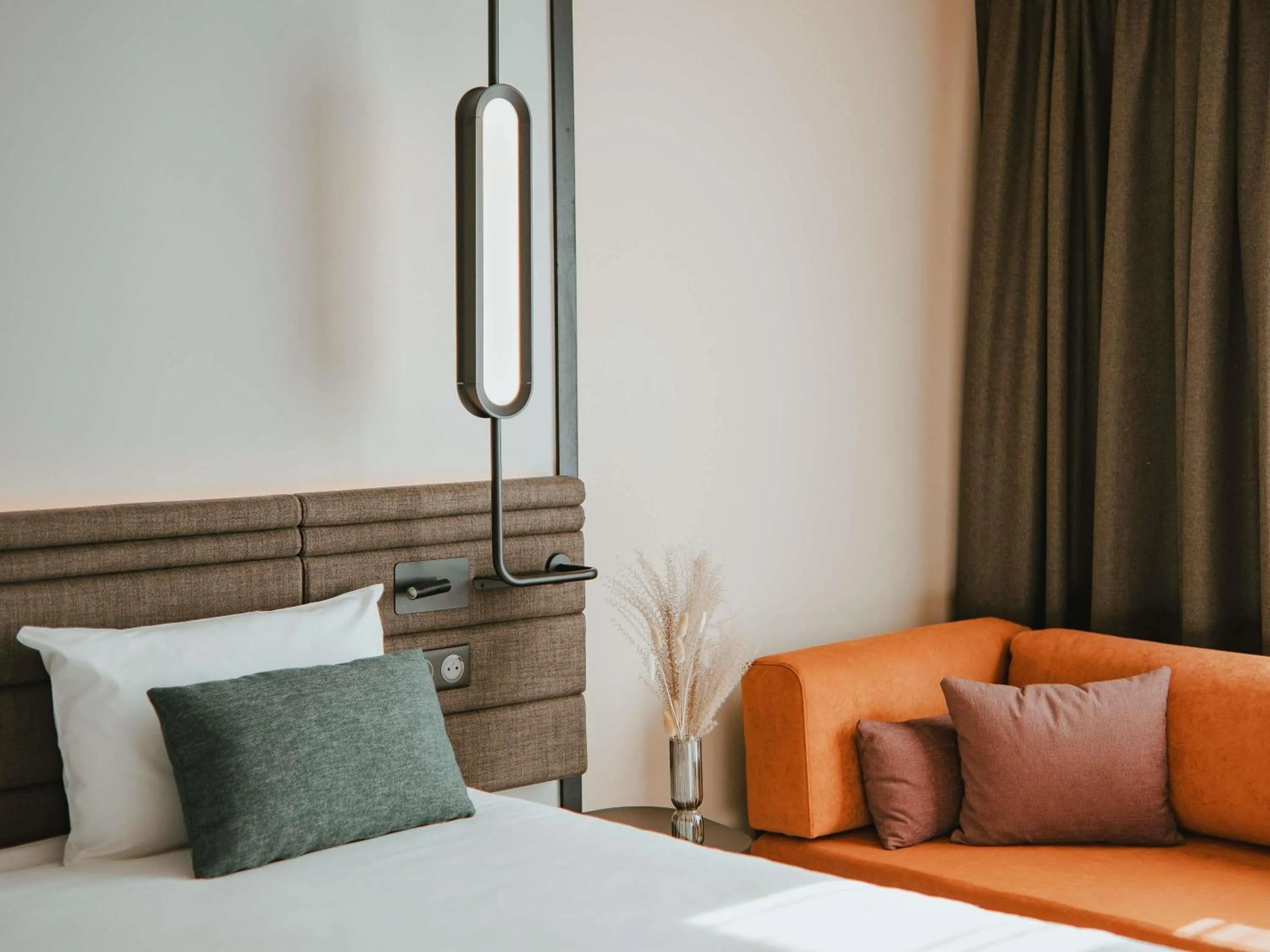 Bedroom, Bed in Novotel Lens Noyelles