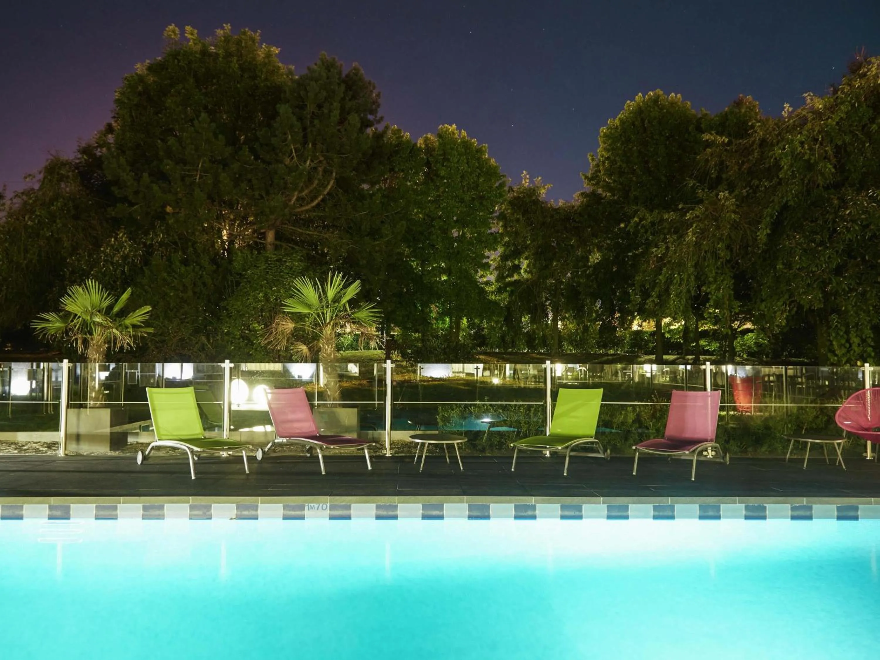 Pool view in Novotel Lens Noyelles