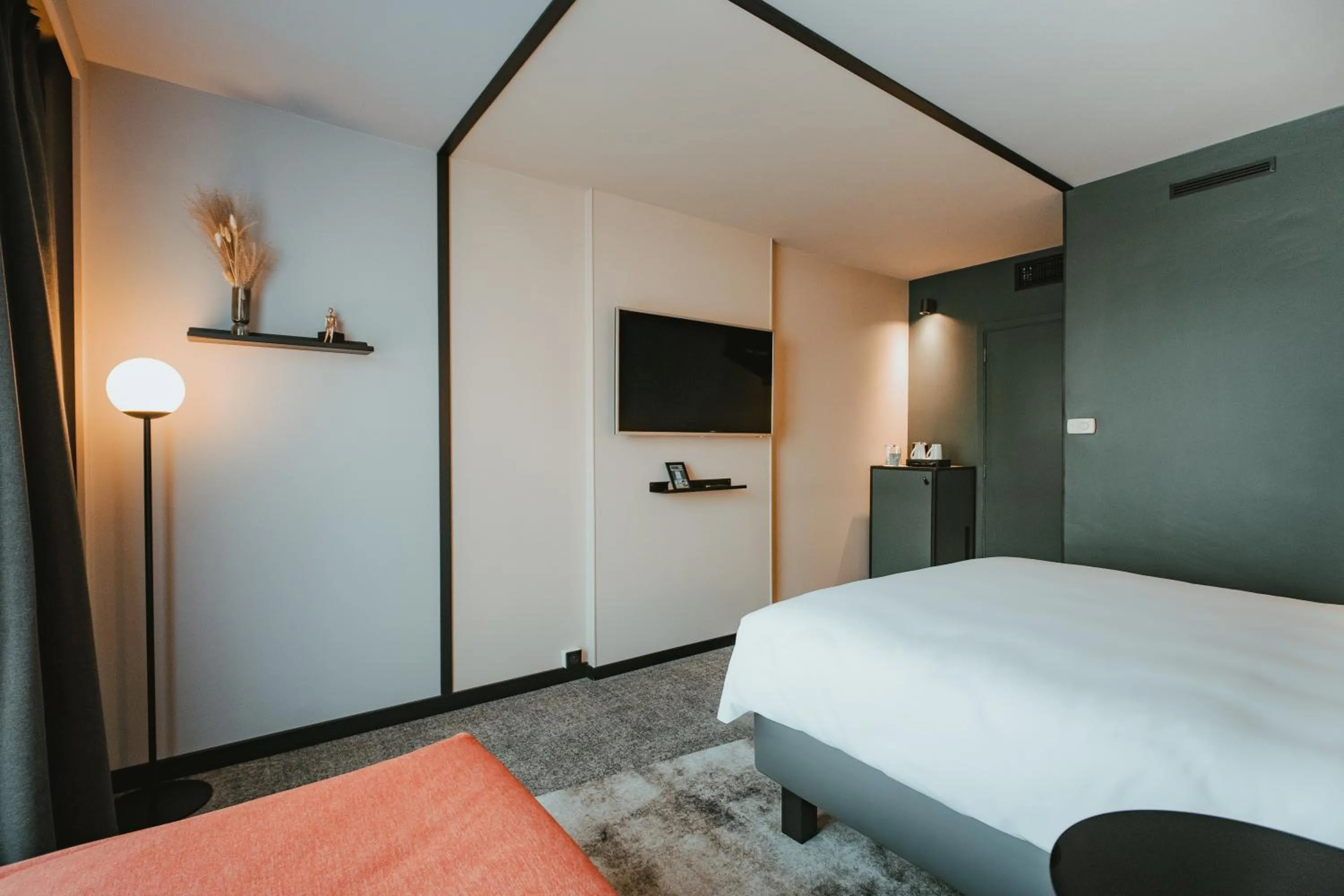 Photo of the whole room, Bed in Novotel Lens Noyelles