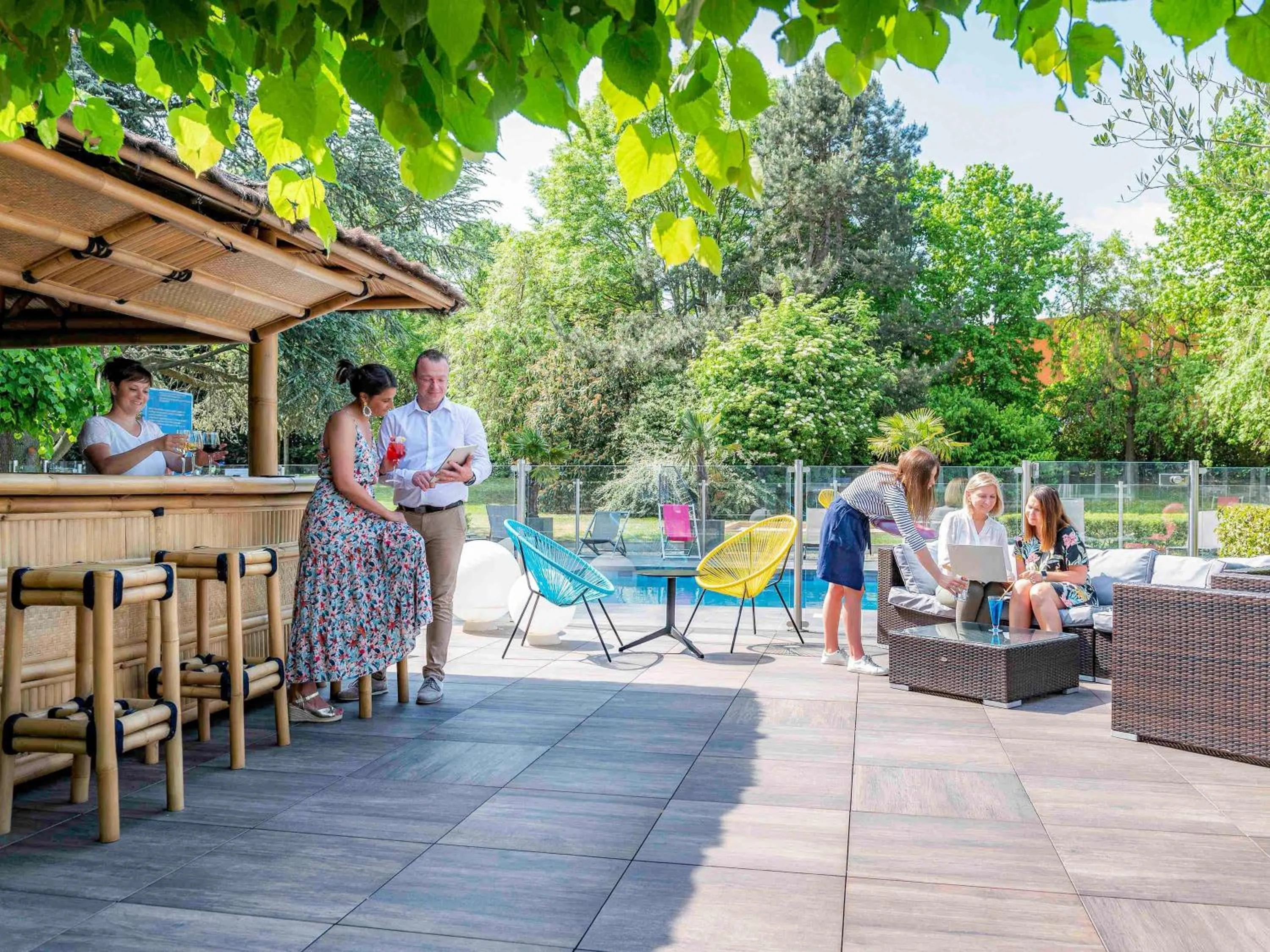 Lounge or bar in Novotel Lens Noyelles