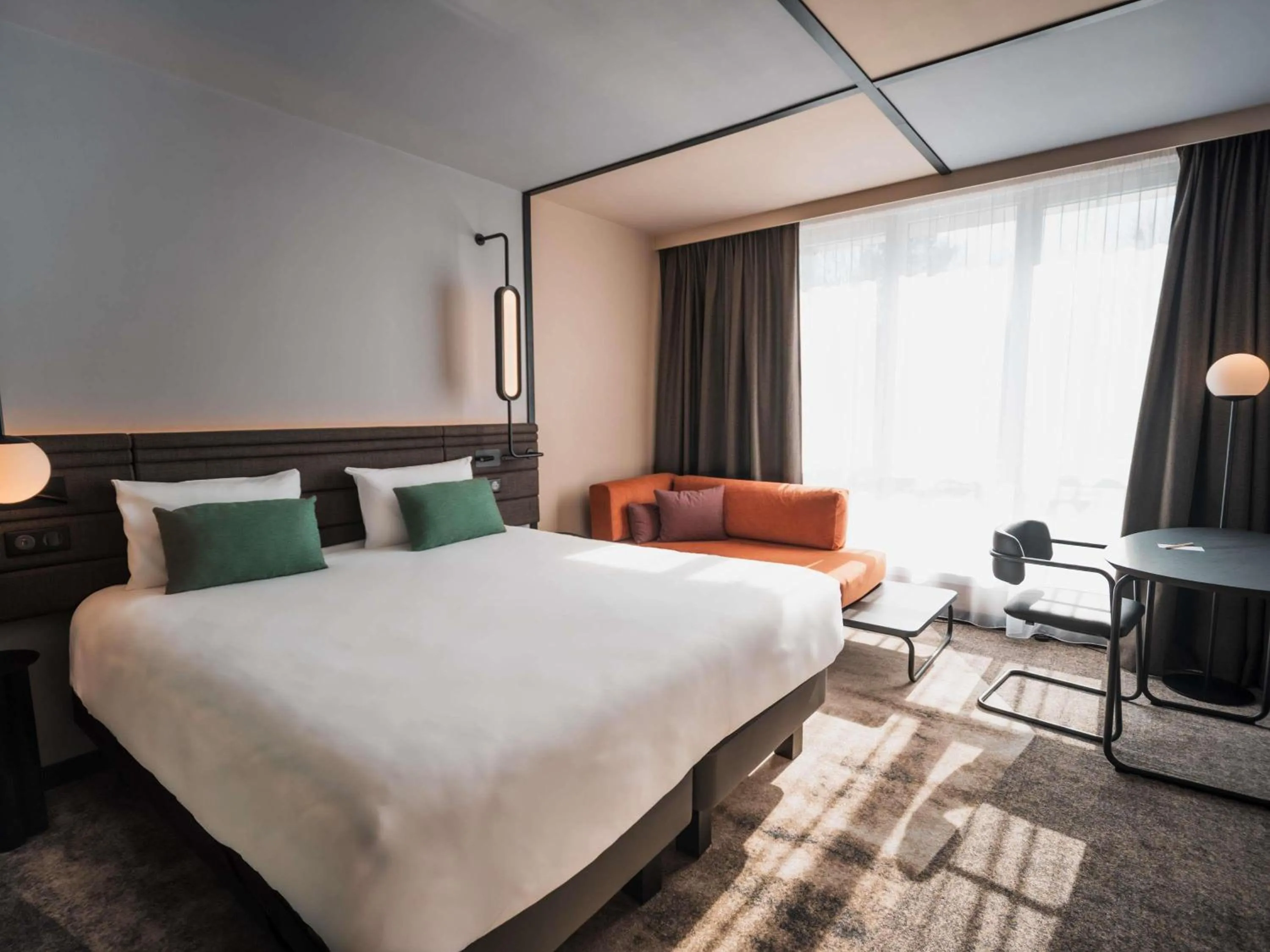 Bedroom, Bed in Novotel Lens Noyelles