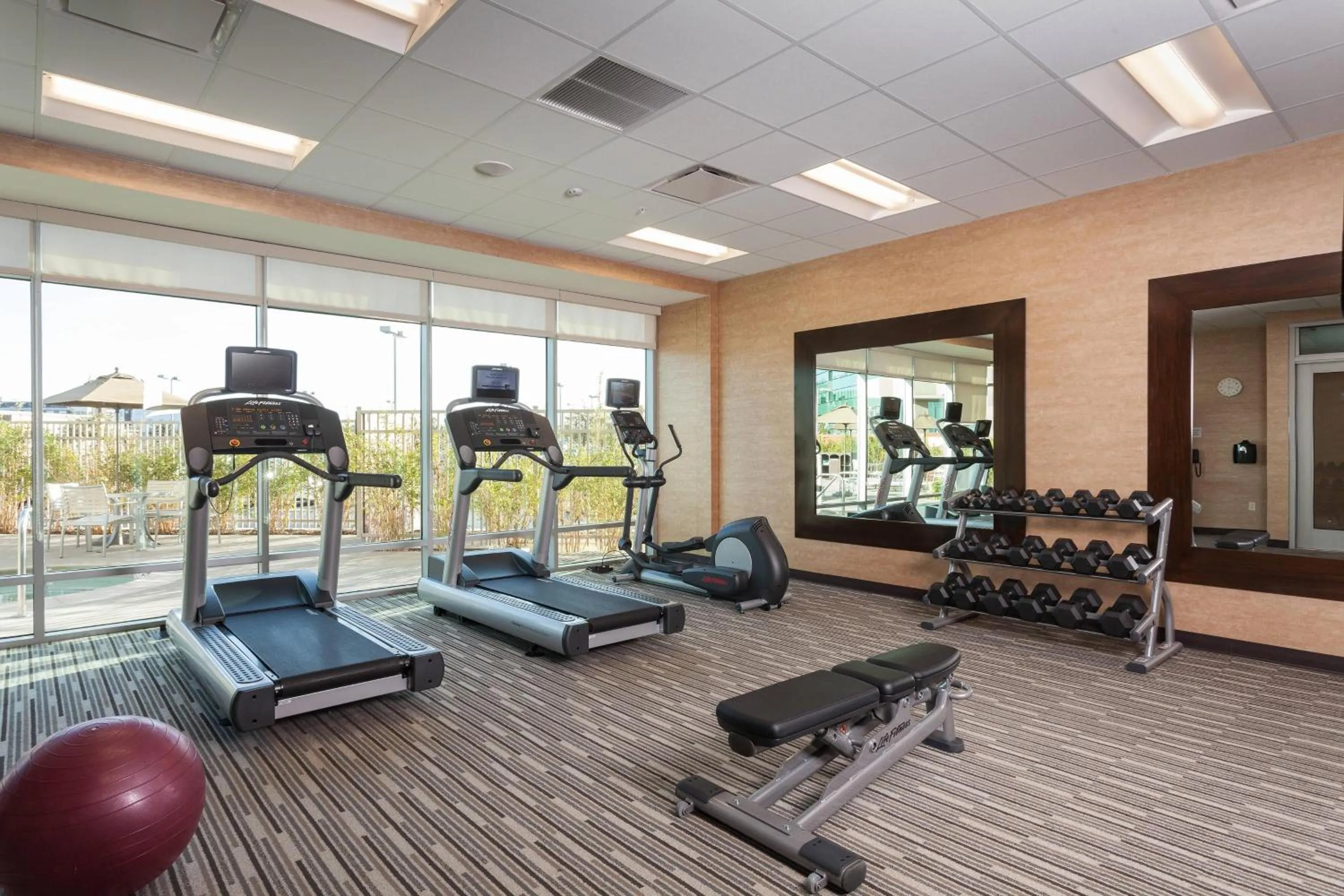 Fitness centre/facilities in Courtyard by Marriott San Jose North/ Silicon Valley