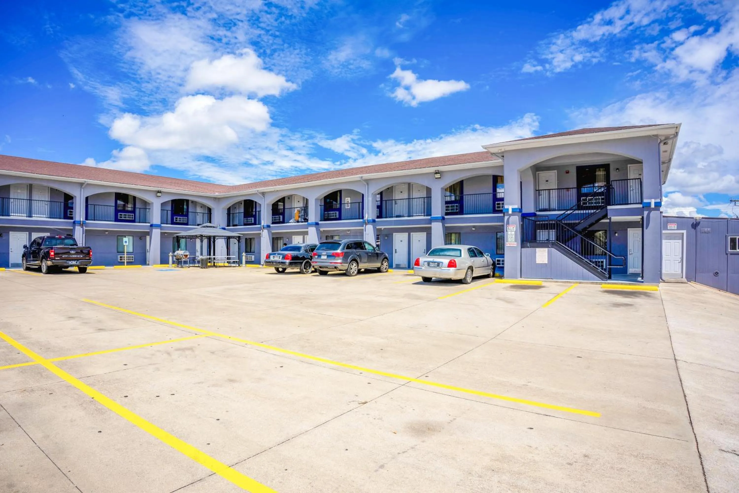 Facade/entrance in High Five Inn By OYO Killeen