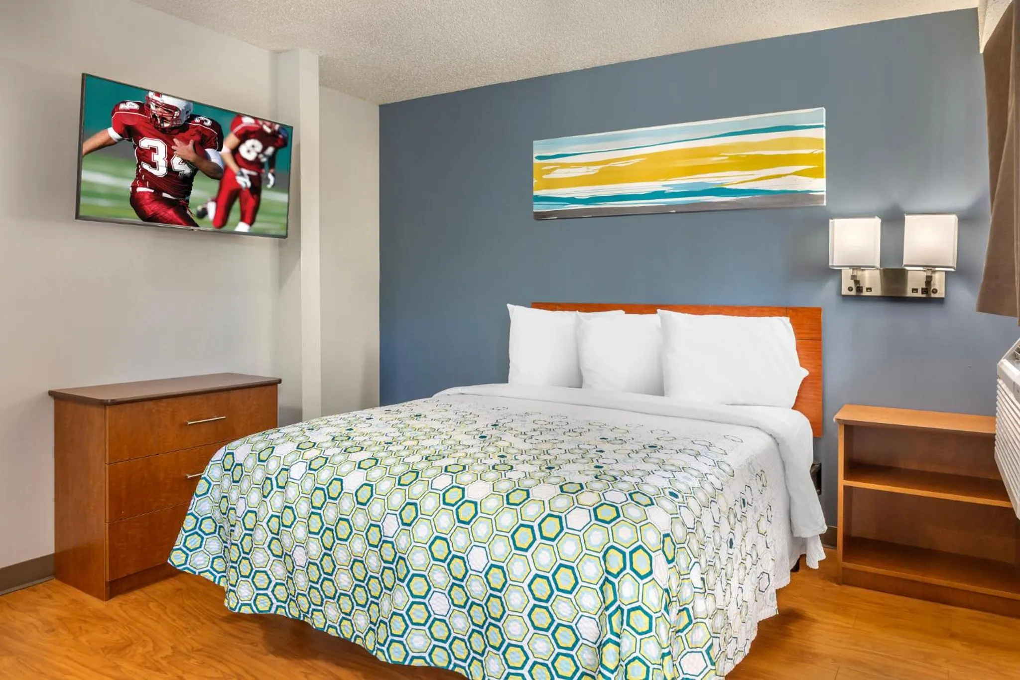 Photo of the whole room, Bed in HomeTowne Studios by Red Roof Louisville