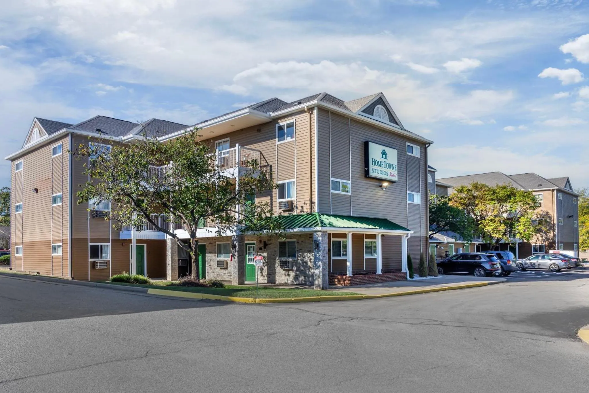 Property building in HomeTowne Studios by Red Roof Louisville