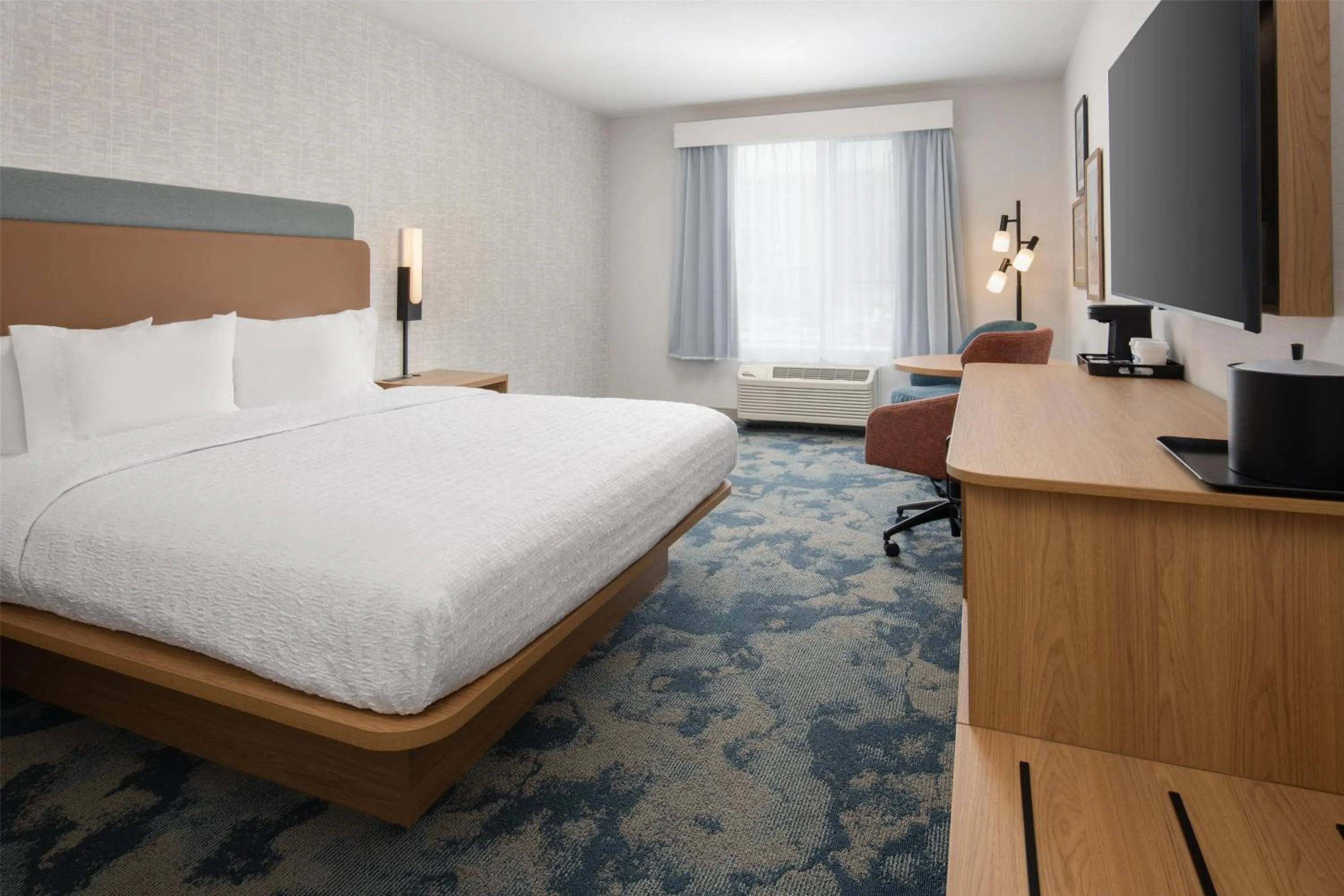 Bed in Hampton Inn by Hilton North Hollywood