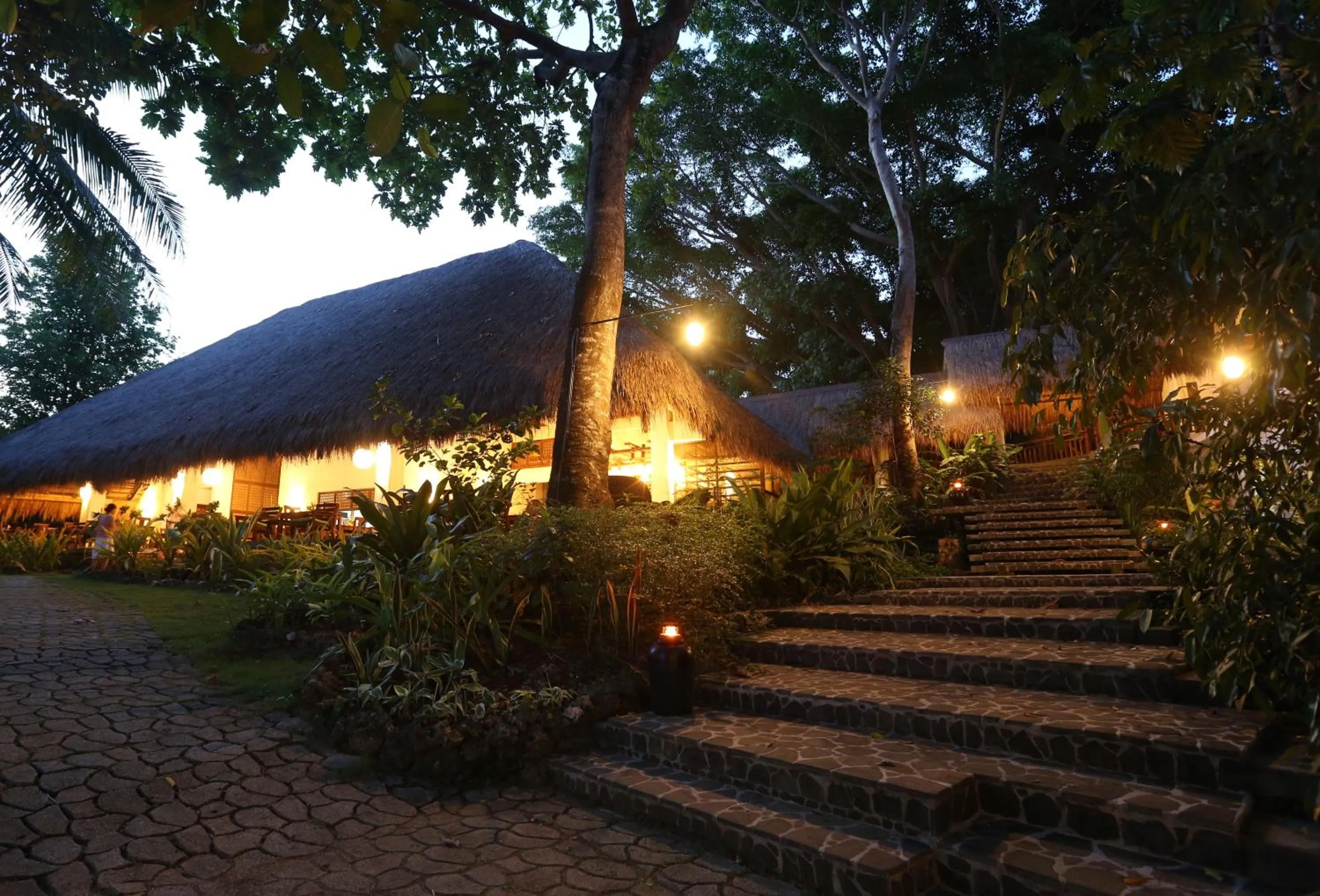 Restaurant/places to eat in Amun Ini Beach Resort & Spa