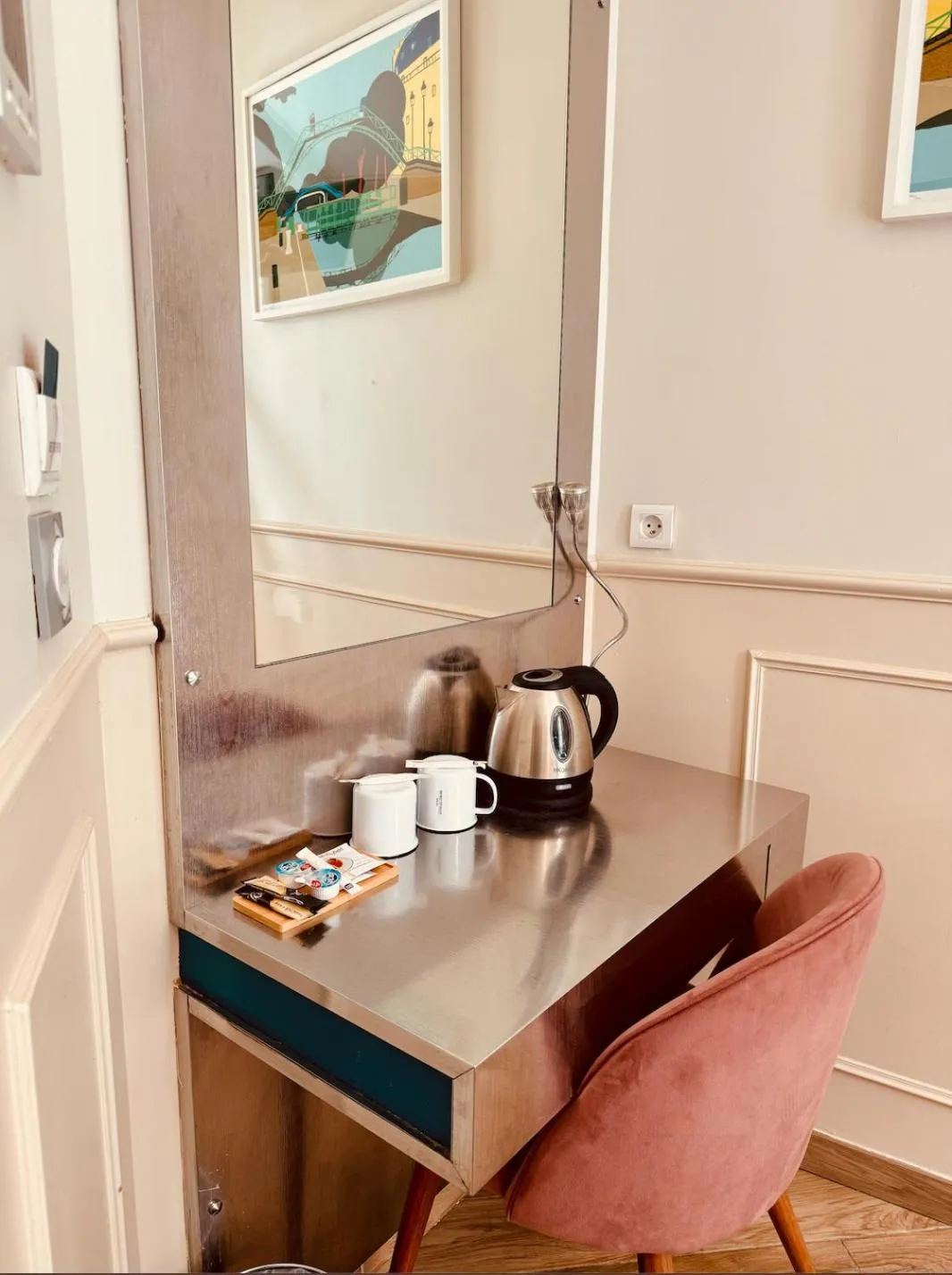 Coffee/tea facilities in District Republique