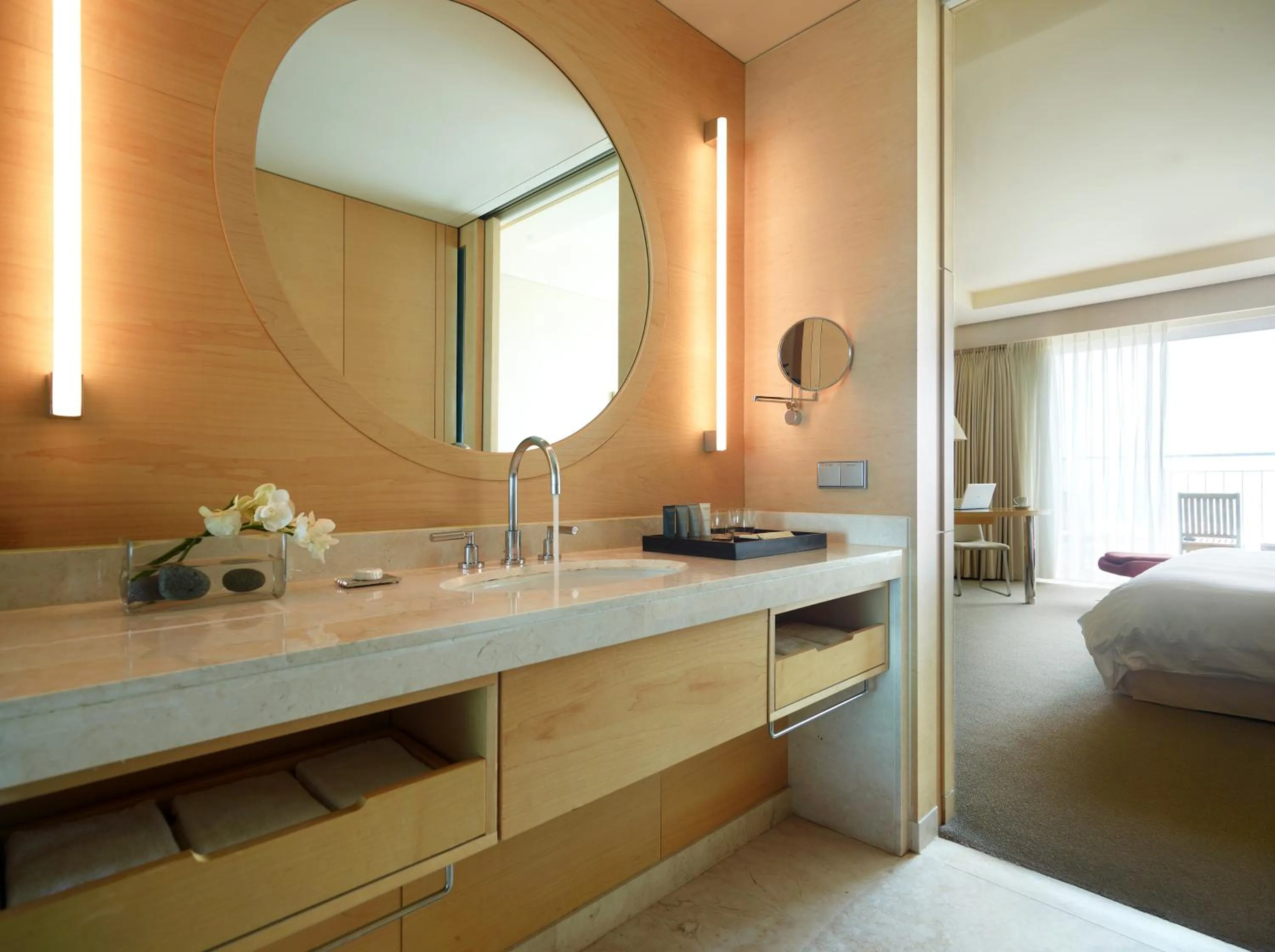 Bathroom, Bed in Haevichi Hotel & Resort Jeju