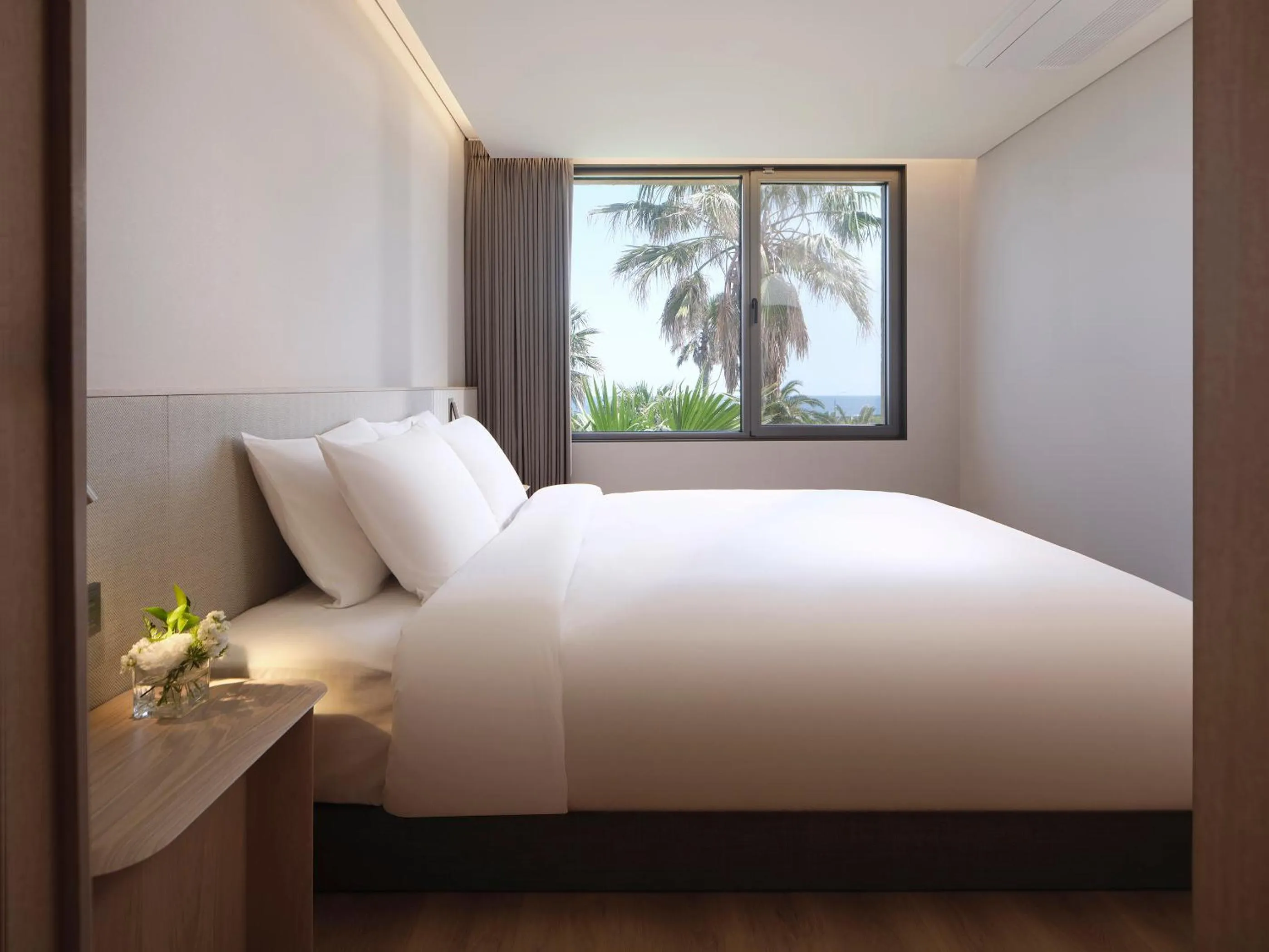 Bedroom, Bed in Haevichi Hotel & Resort Jeju