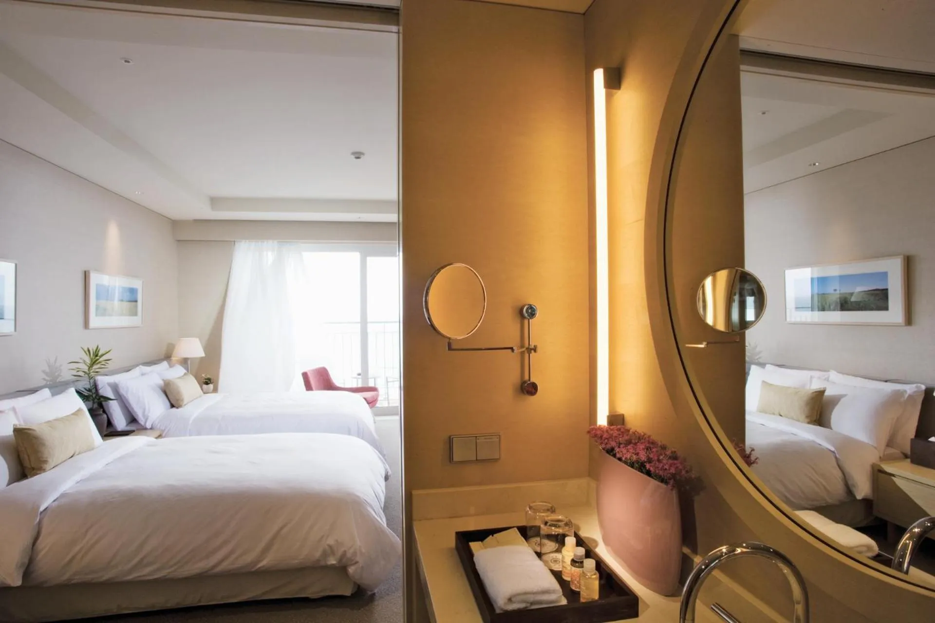 Bedroom, Bed in Haevichi Hotel & Resort Jeju