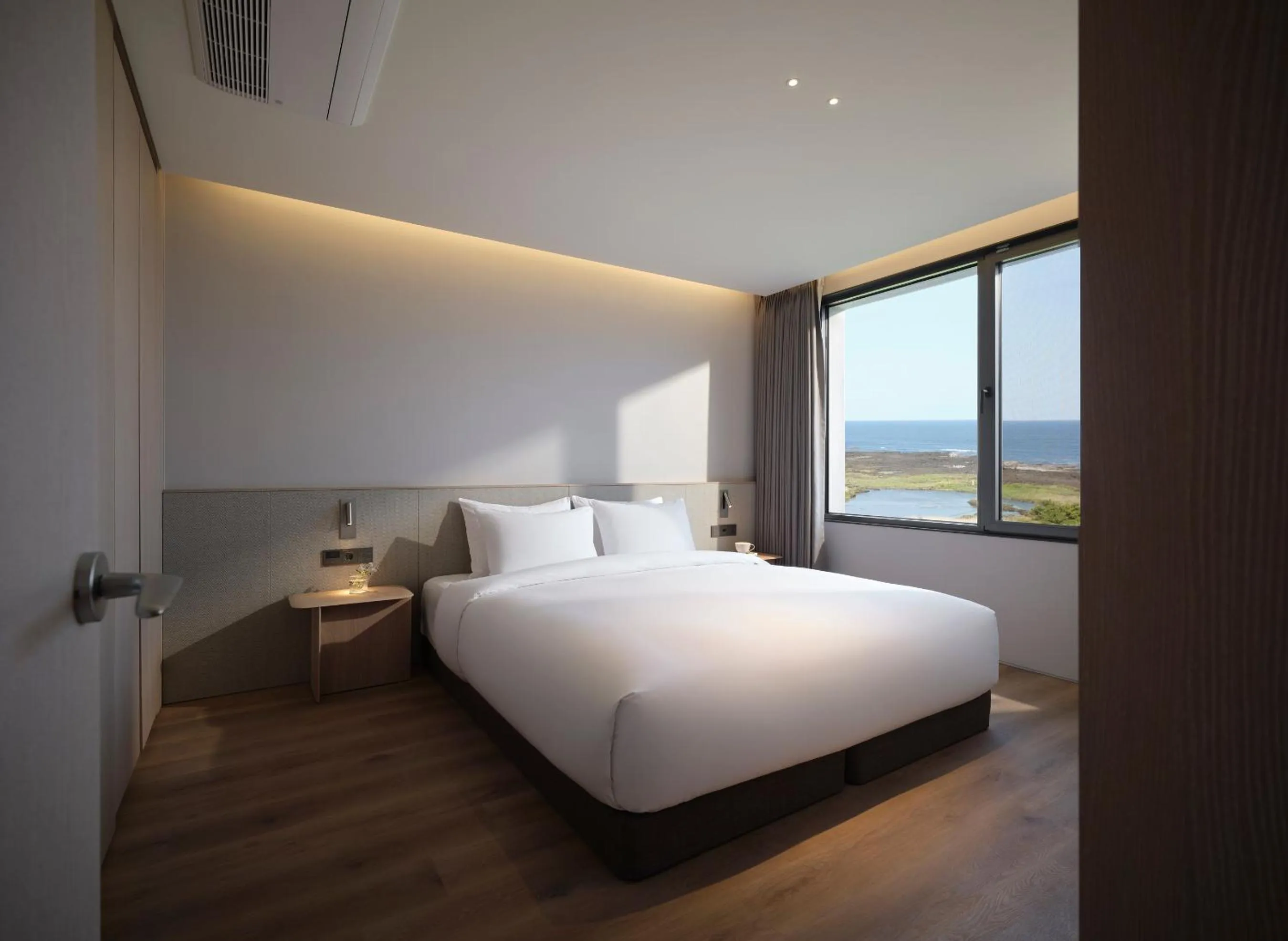 Property building, Bed in Haevichi Hotel & Resort Jeju