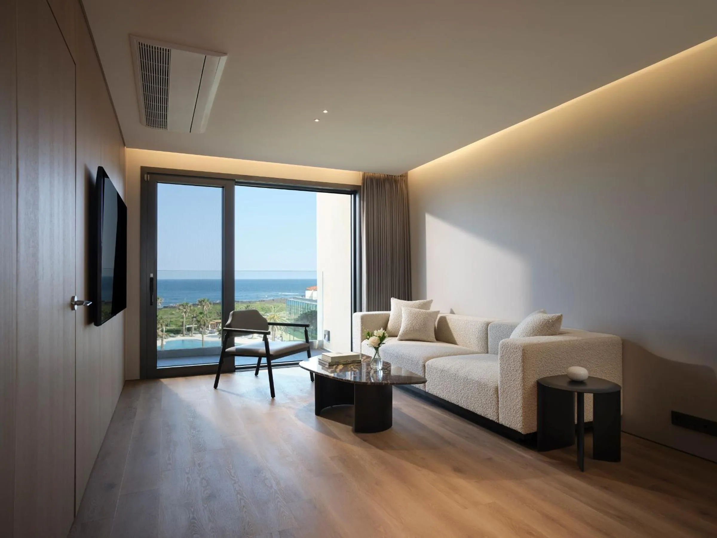 Property building, Bed in Haevichi Hotel & Resort Jeju