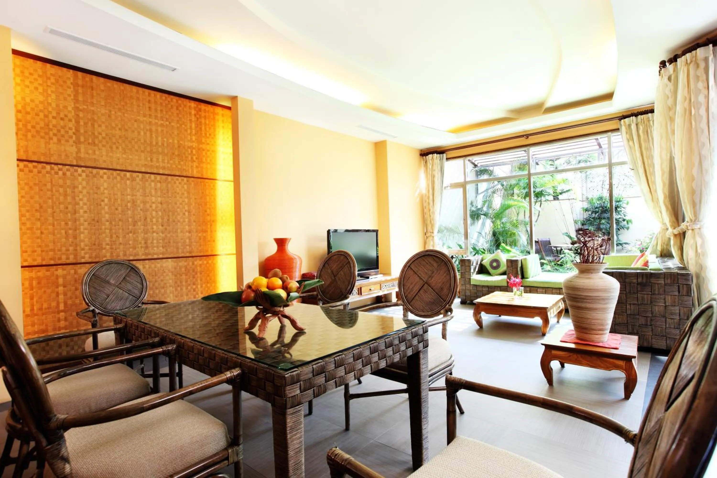 Dining area in Howard Villa