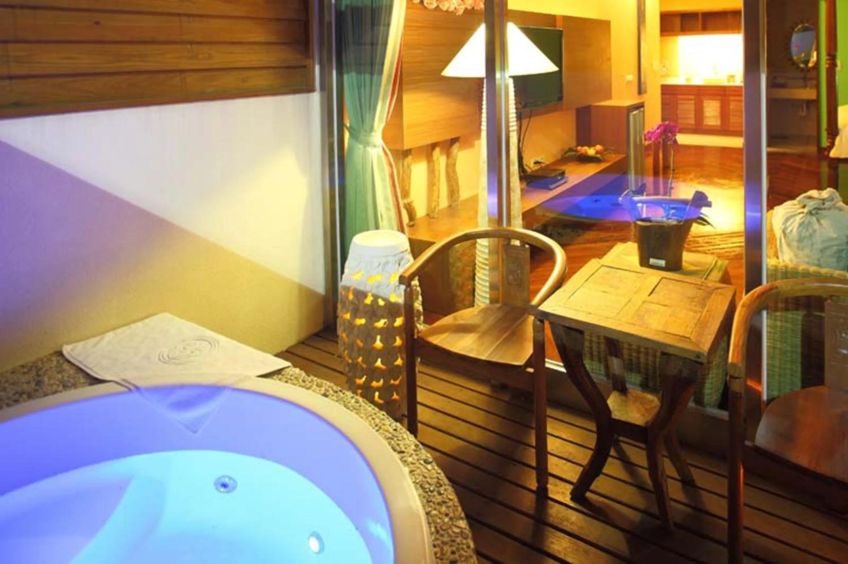 Patio, Bed in Howard Villa