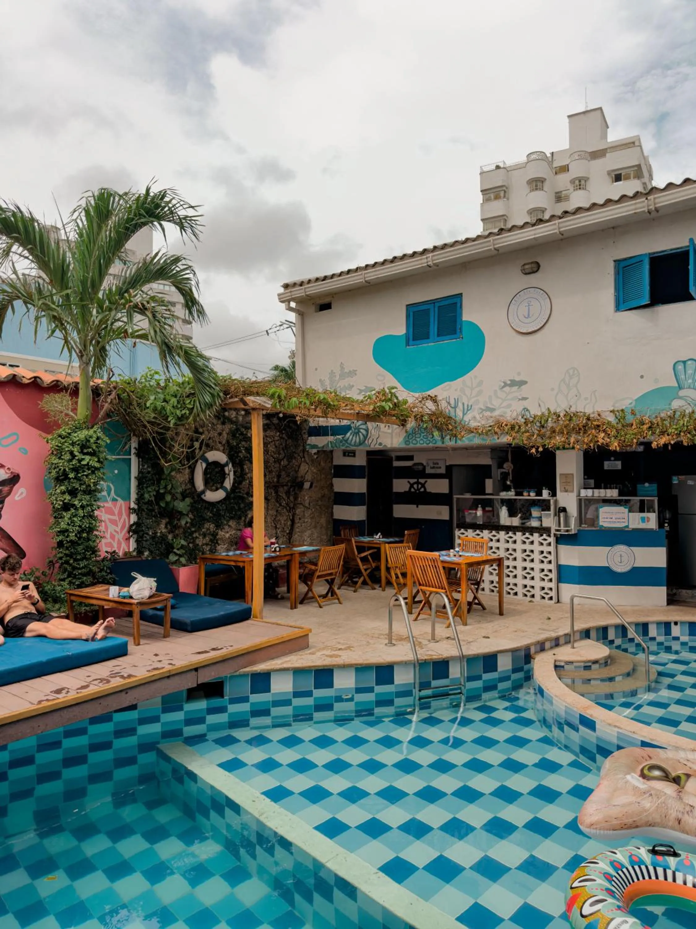 Kitchen or kitchenette in Casa del Puerto Hostel & Suites